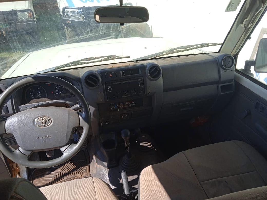 Toyota Land Cruiser — imagen 10