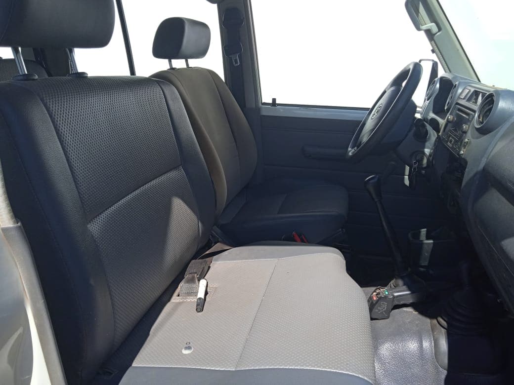 Toyota Land Cruiser — imagem 13