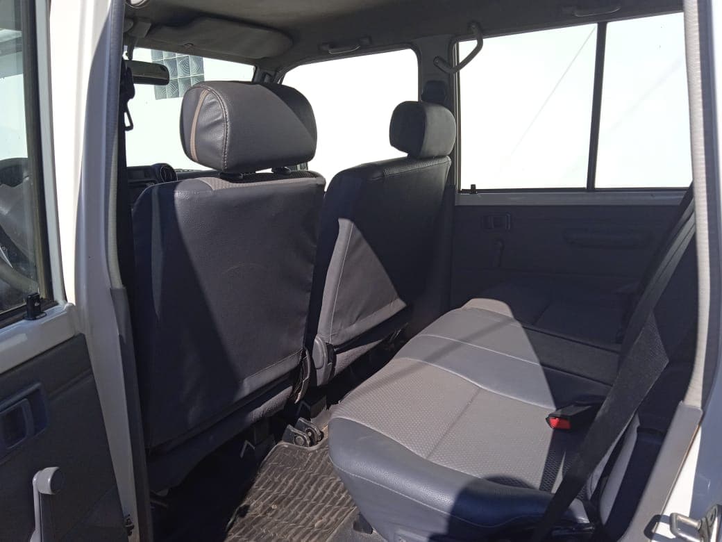 Toyota Land Cruiser — imagen 8