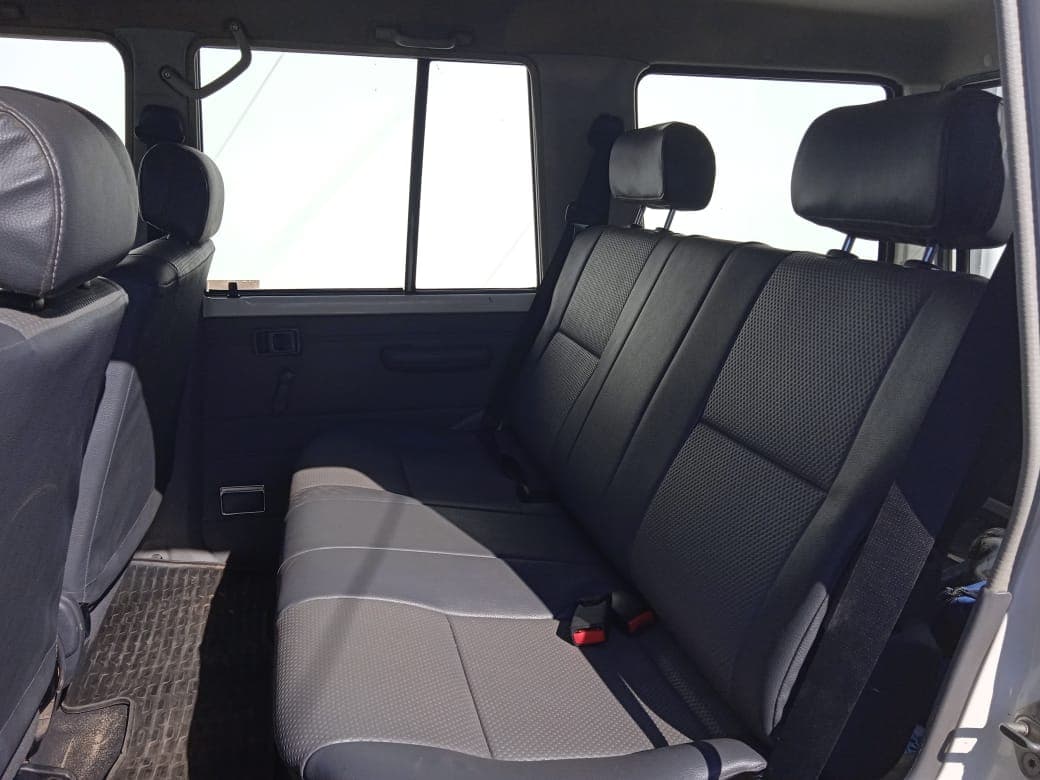 Toyota Land Cruiser — imagen 10