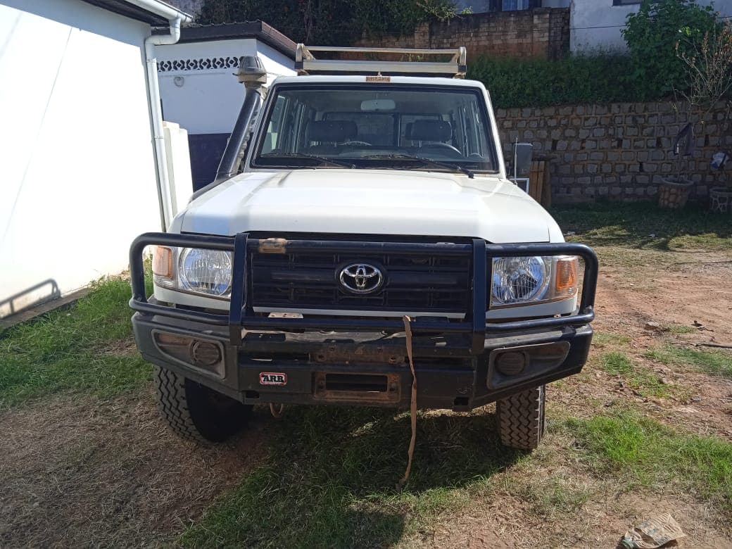 Toyota Land Cruiser — image 3