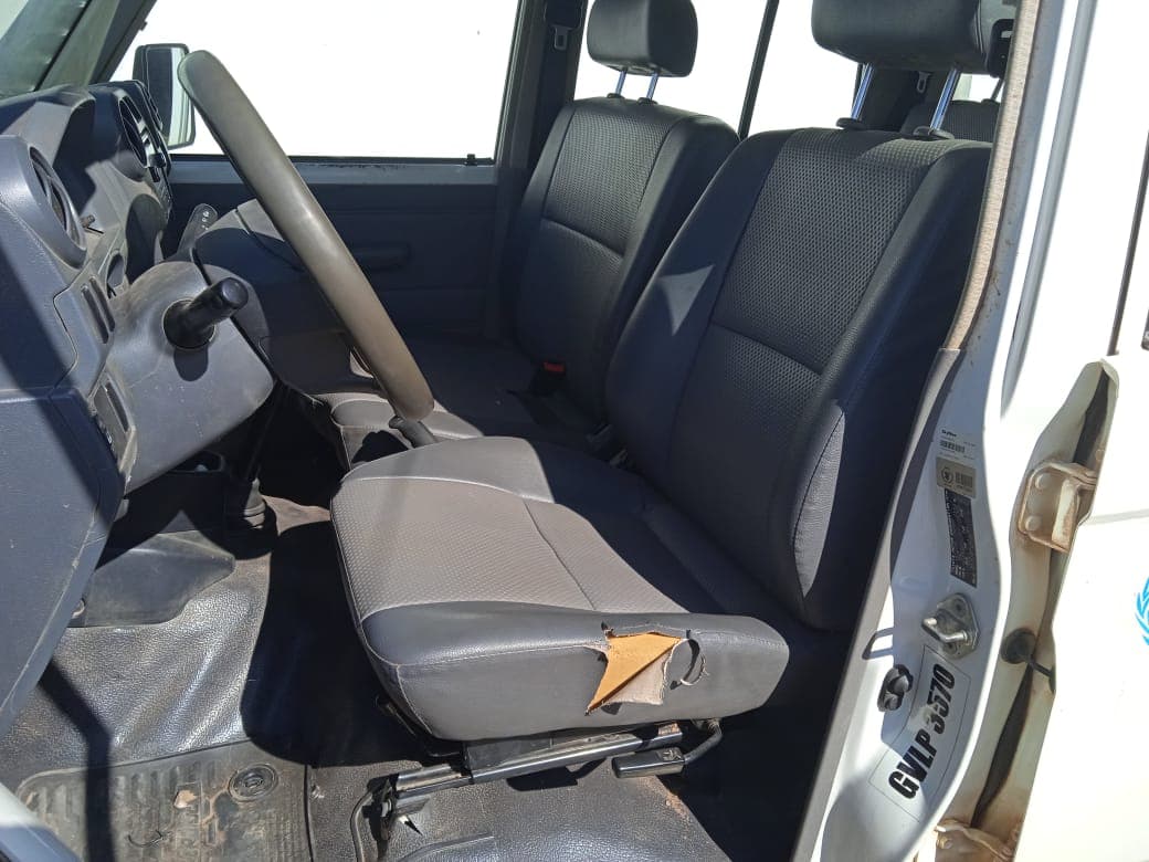 Toyota Land Cruiser — image 8