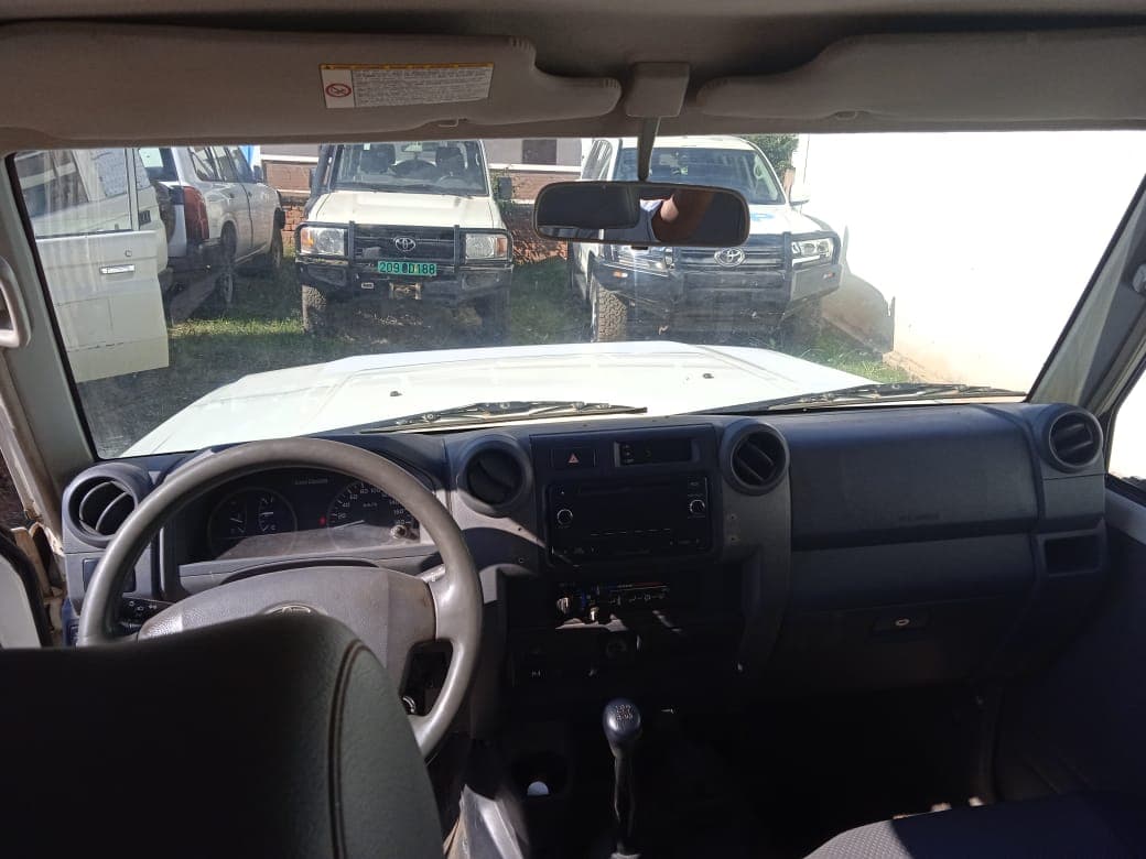 Toyota Land Cruiser — image 12