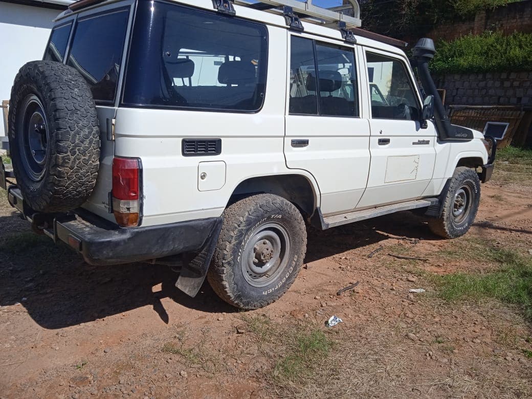 Toyota Land Cruiser — imagen 3