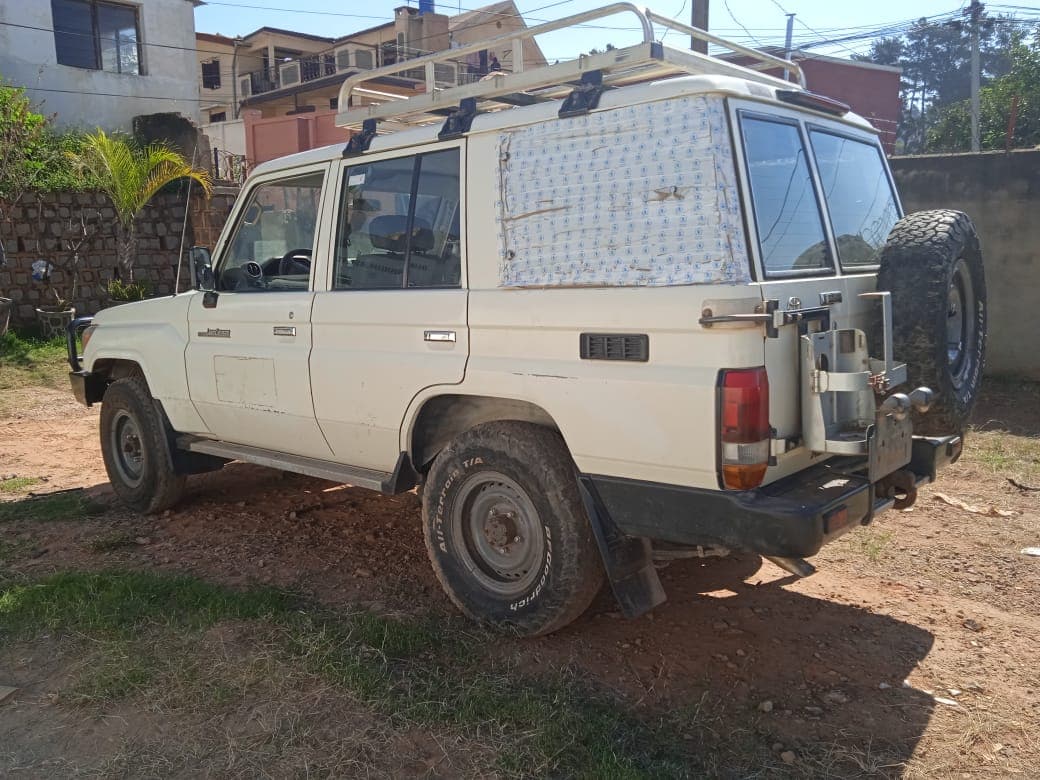 Toyota Land Cruiser — imagen 18