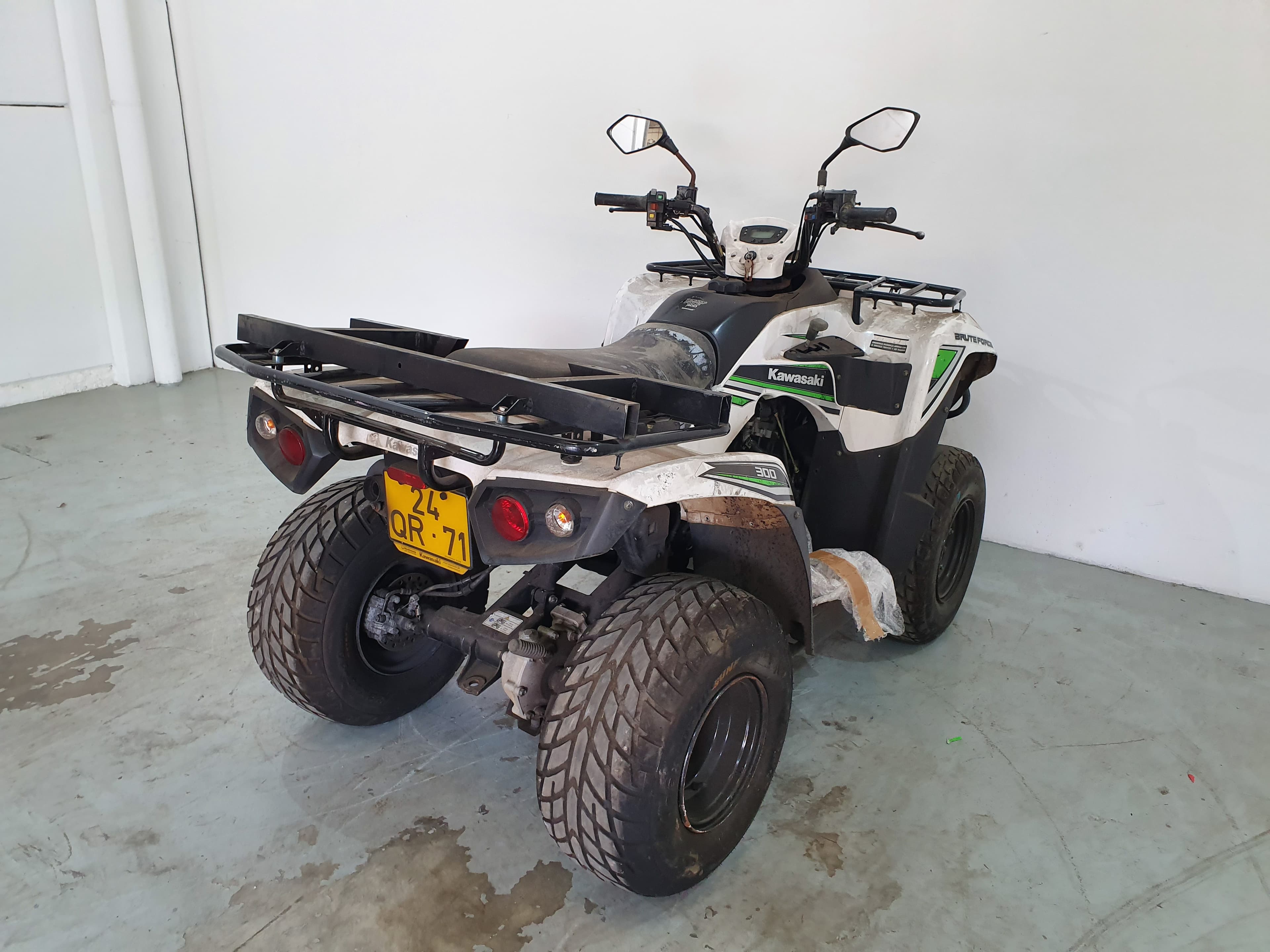Moto 4 Kawasaki KVF300 · Ano 2015 — imagen 6