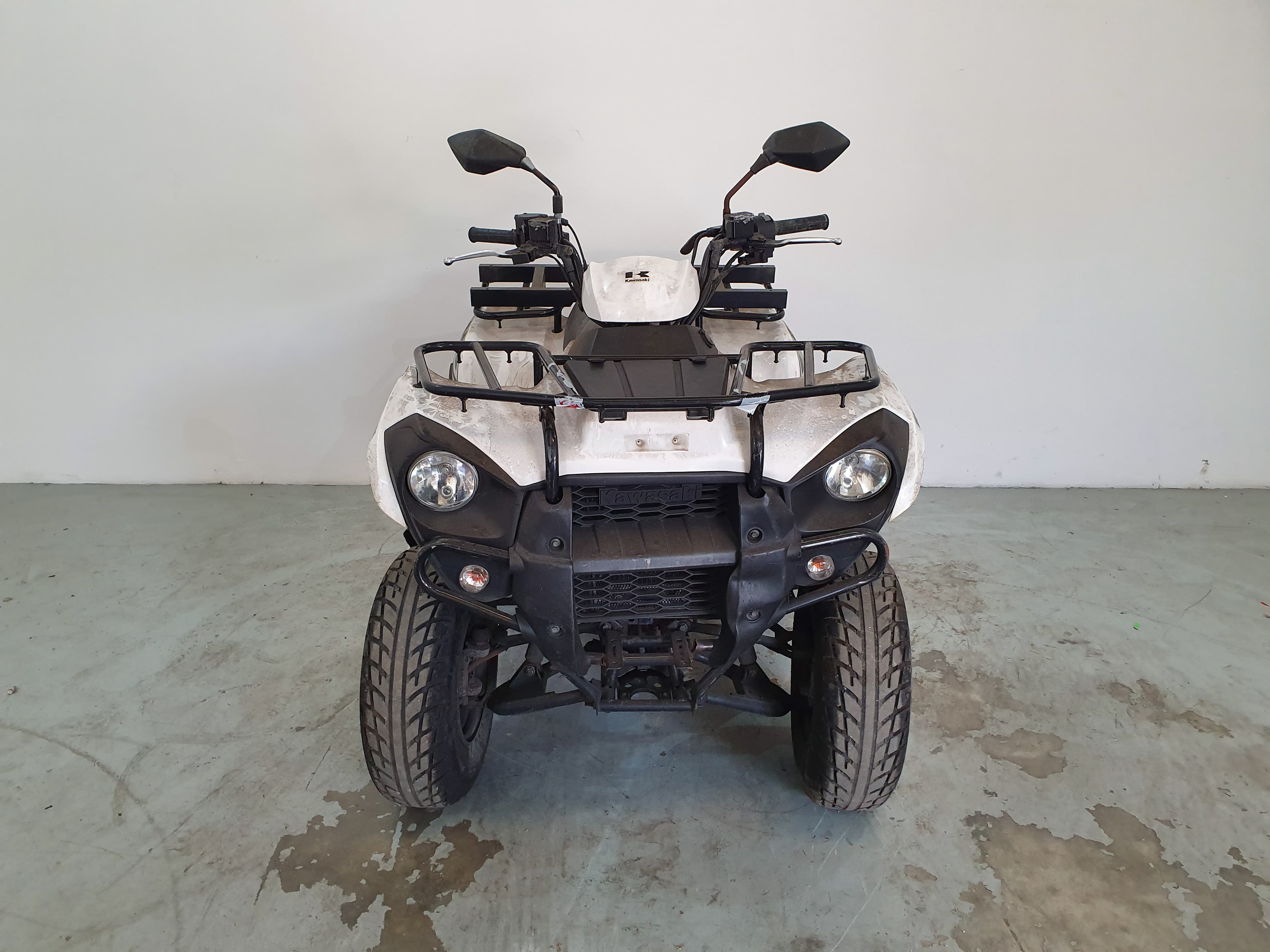 Moto 4 Kawasaki KVF300 · Ano 2015 — imagen 2