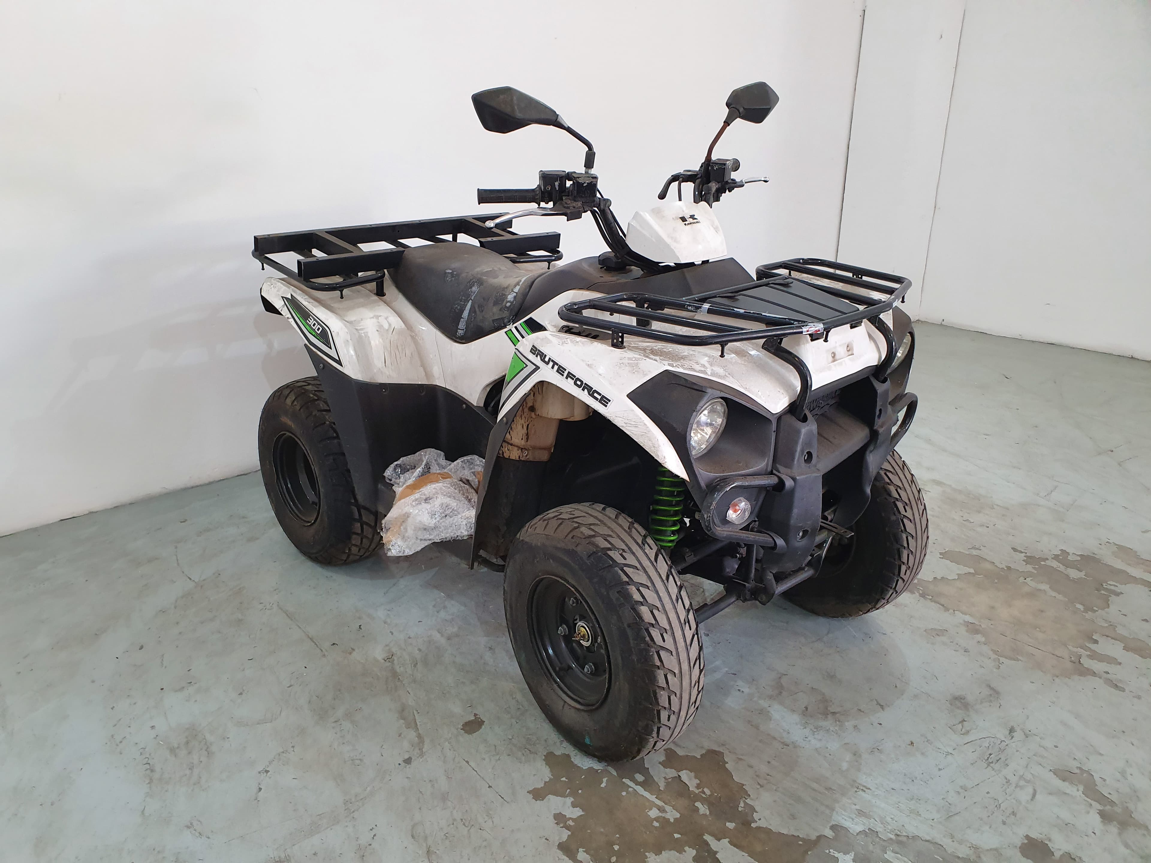 Moto 4 Kawasaki KVF300 · Ano 2015 — imagen 3