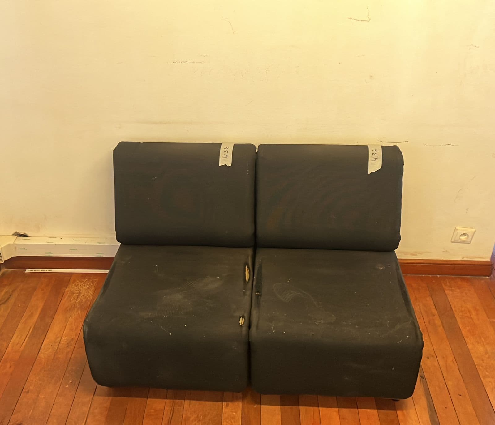 Chaises, canapés et encadrements de fenêtres (salle 5) — imagem 2
