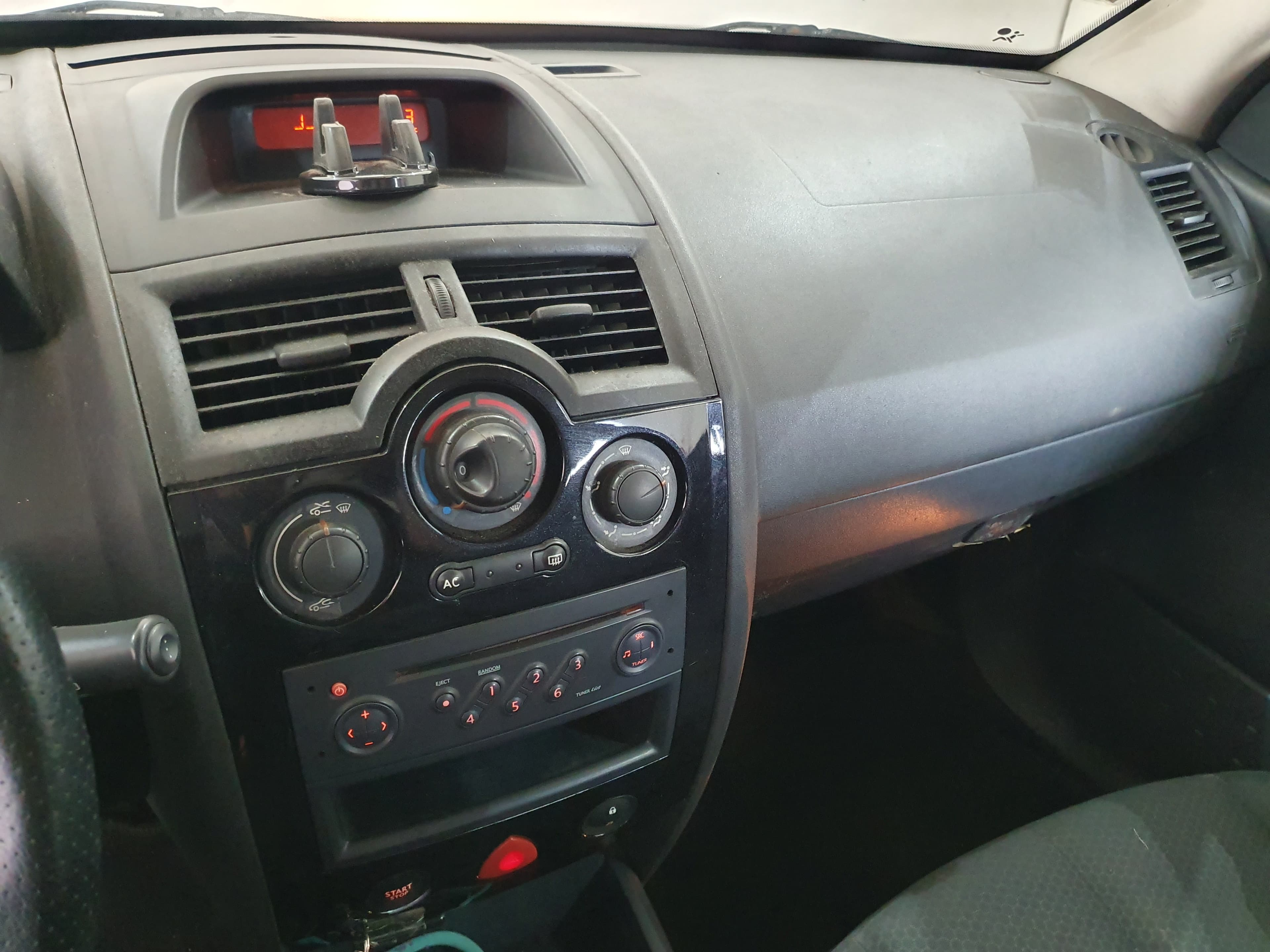 Renault Mégane 1.5DCI · Ano 2004 — imagem 37