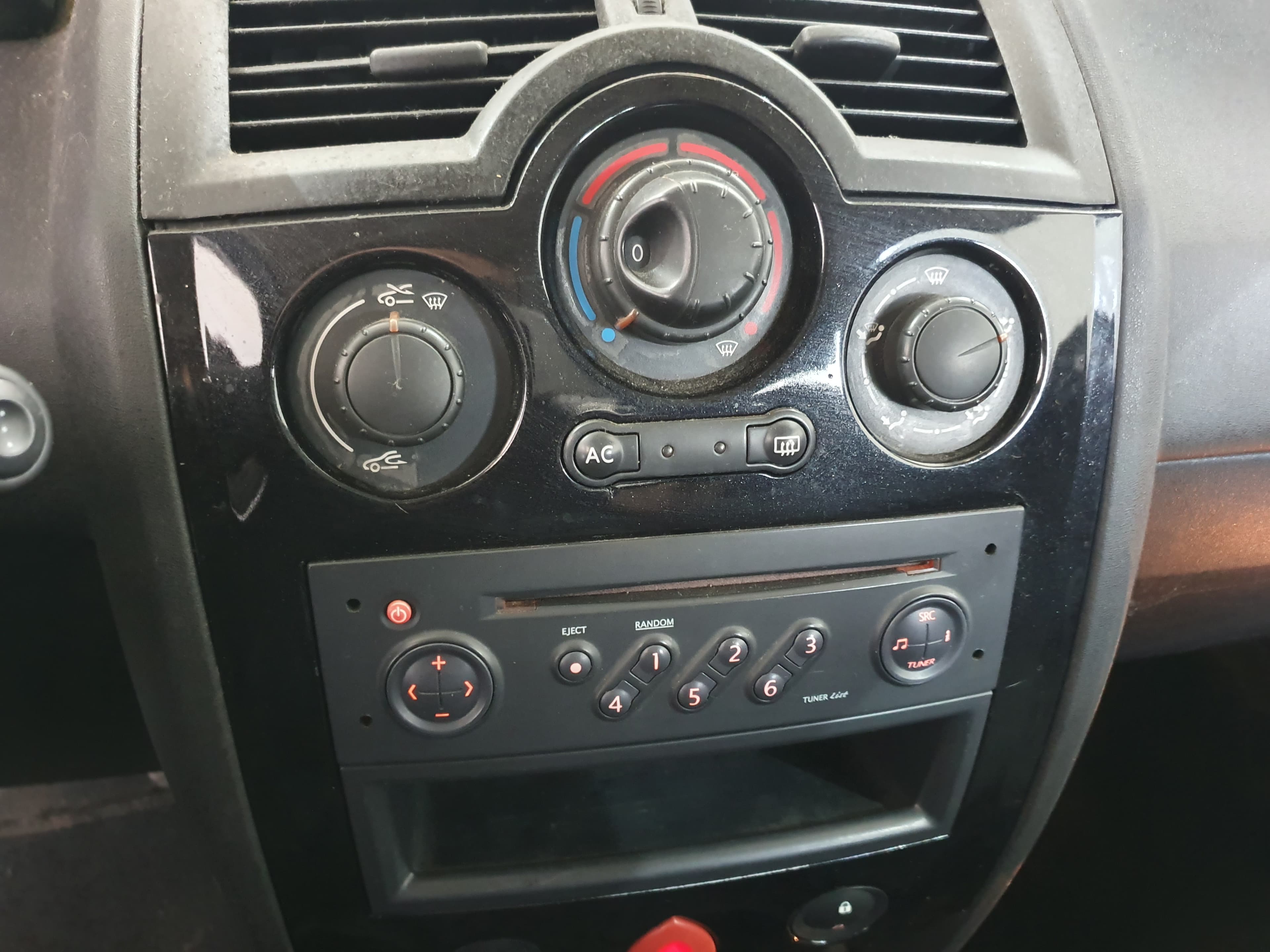 Renault Mégane 1.5DCI · Ano 2004 — imagem 38