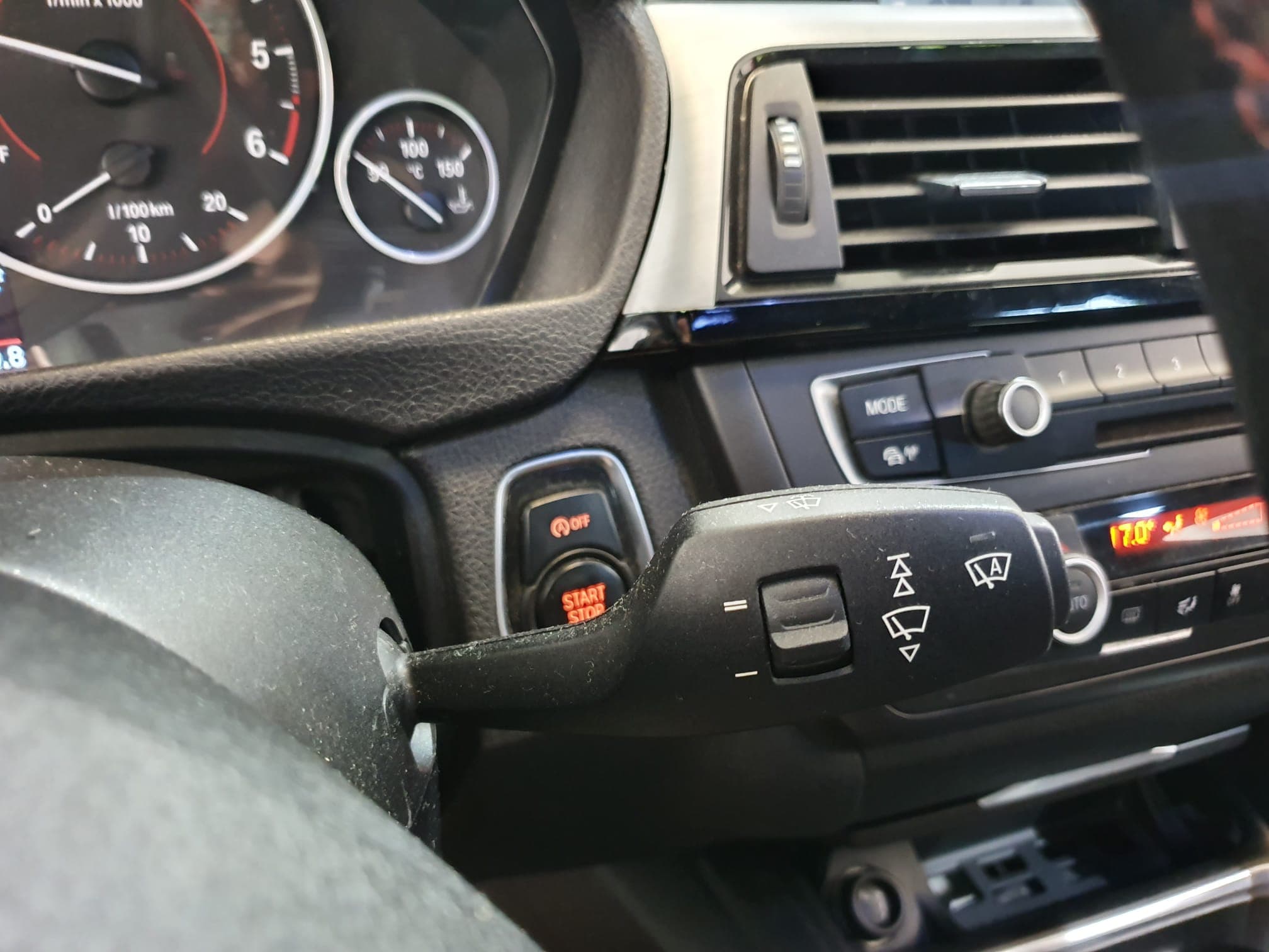 BMW 320D · Ano 2013 — imagem 28