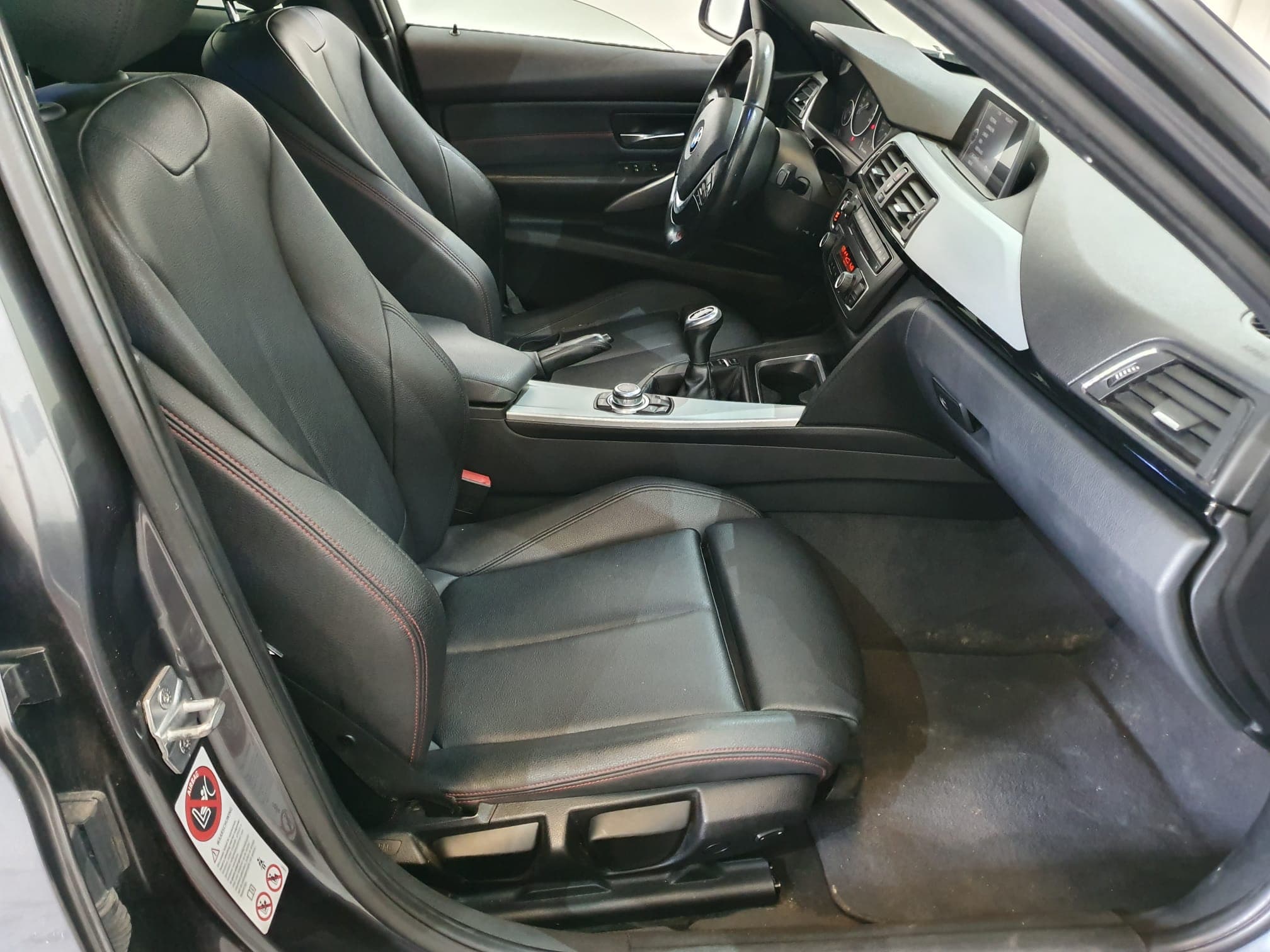 BMW 320D · Ano 2013 — imagem 30