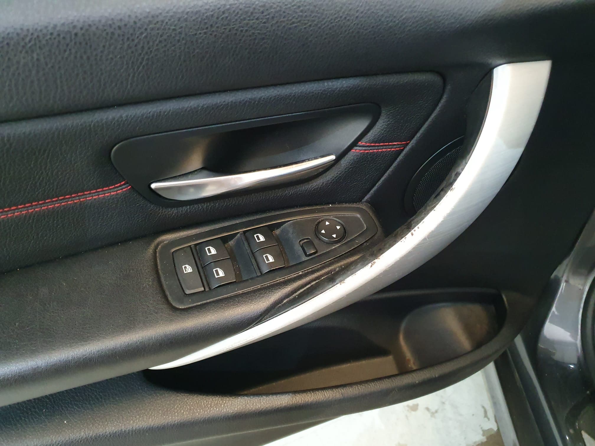 BMW 320D · Ano 2013 — imagem 33