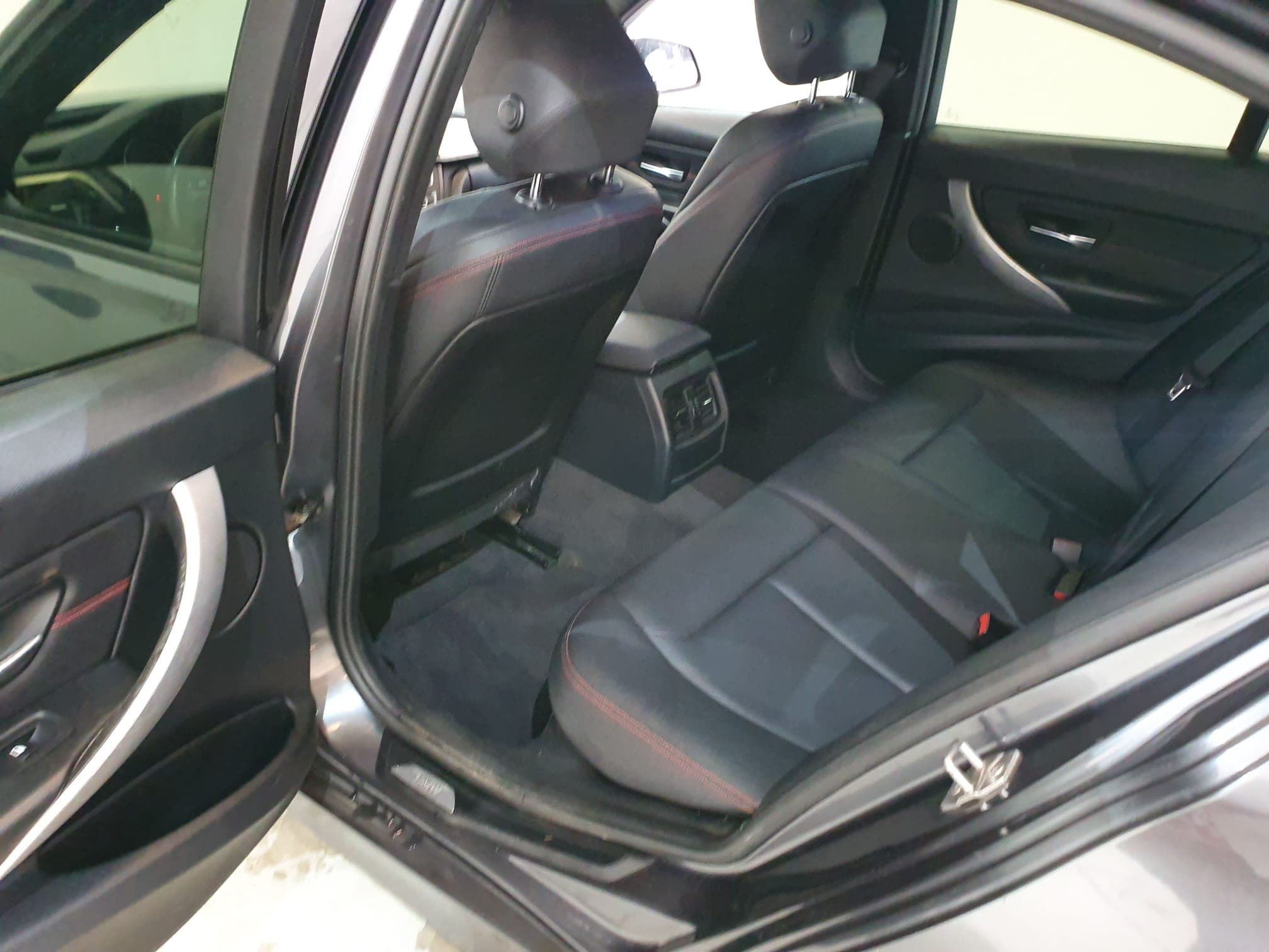 BMW 320D · Ano 2013 — imagem 37
