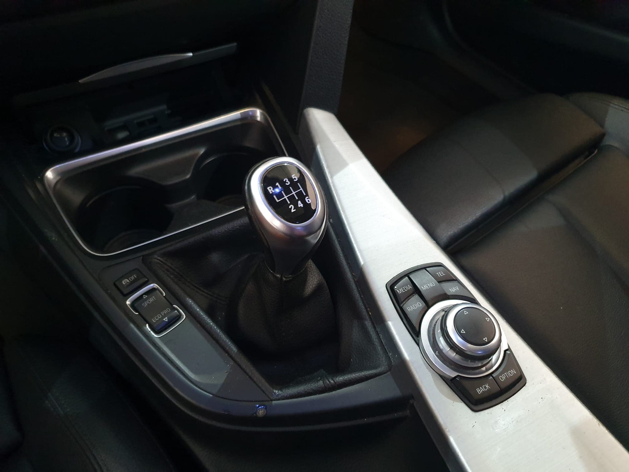 BMW 320D · Ano 2013 — imagem 26