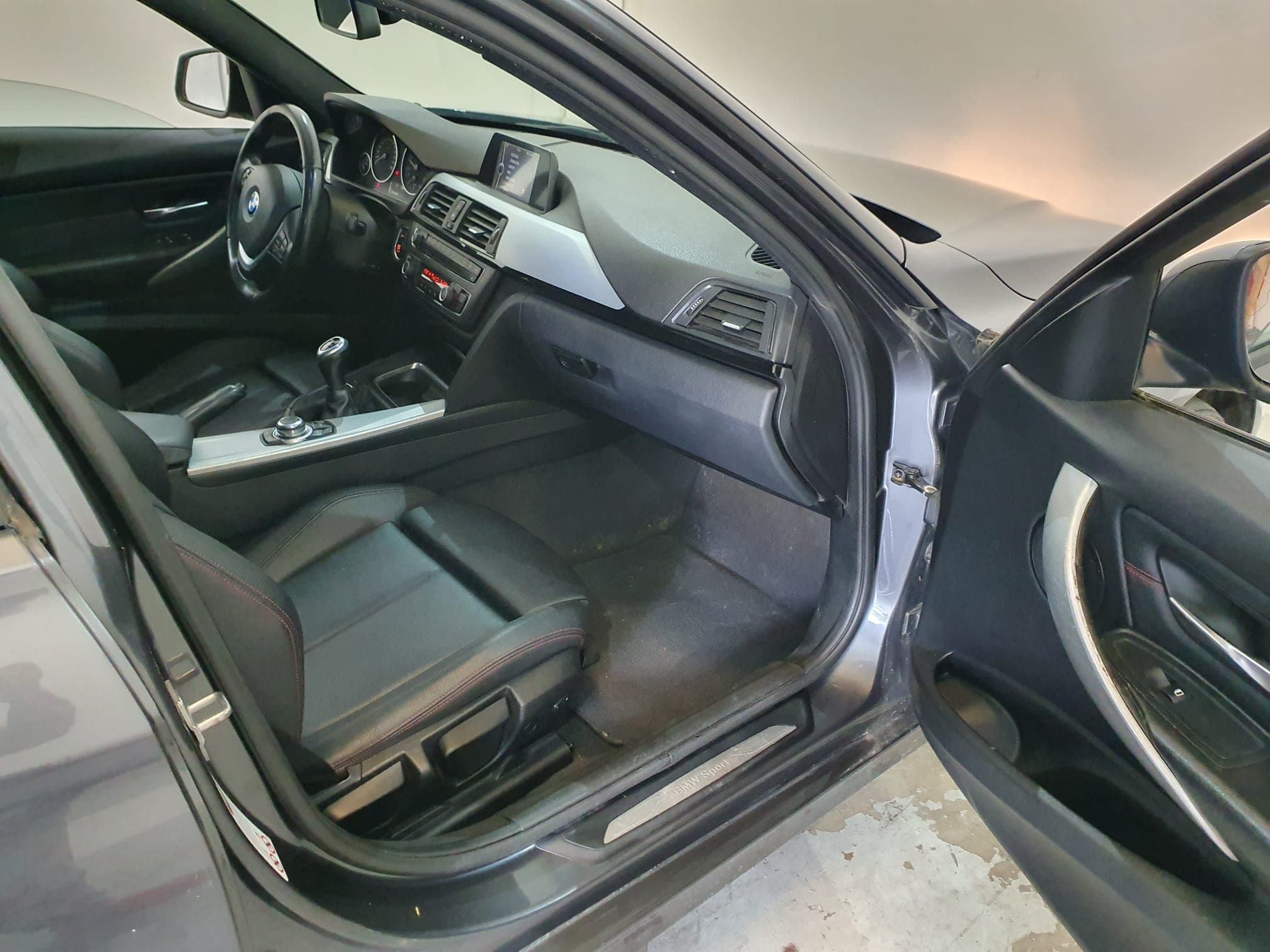 BMW 320D · Ano 2013 — imagem 31