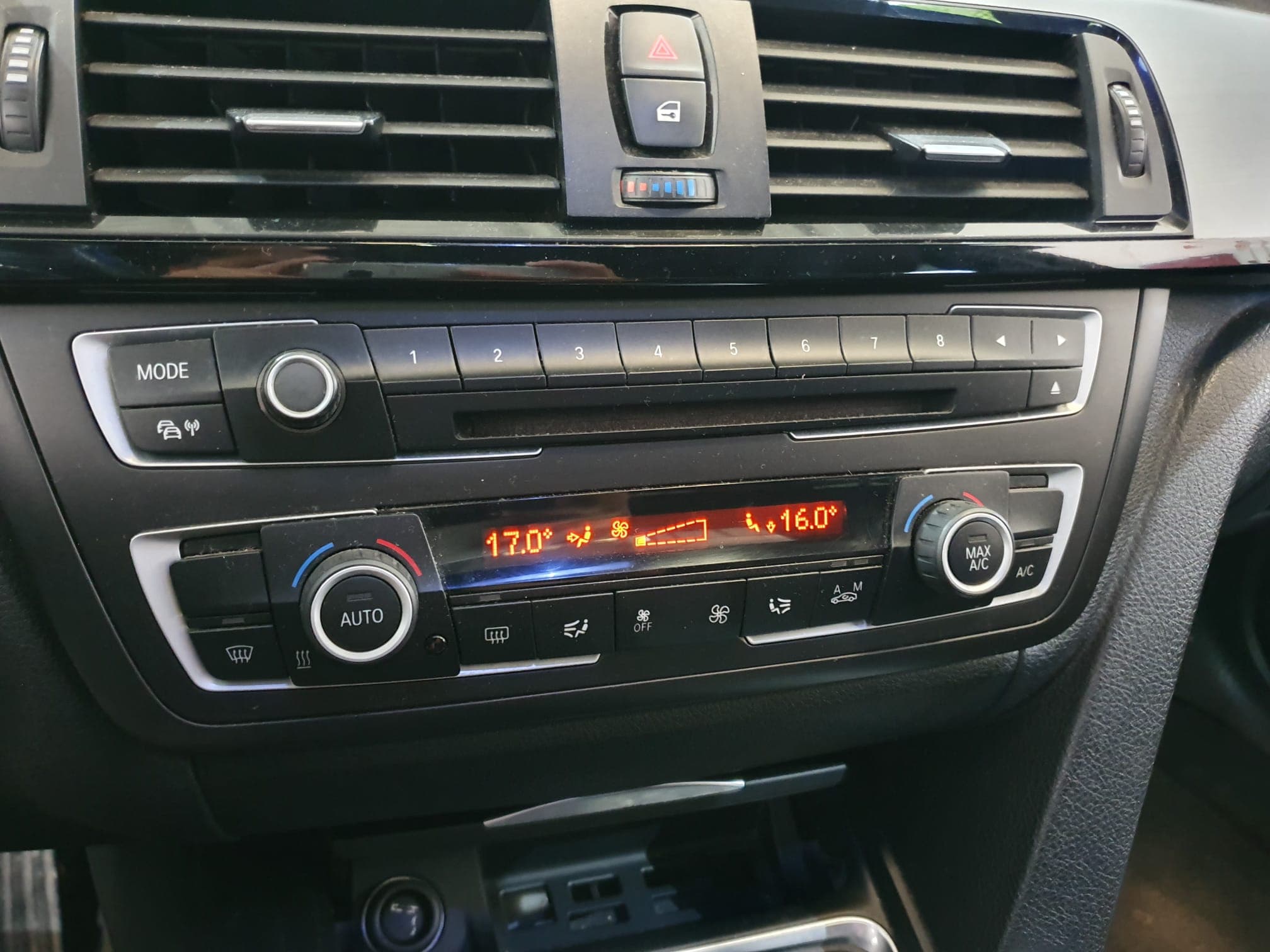 BMW 320D · Ano 2013 — imagem 40