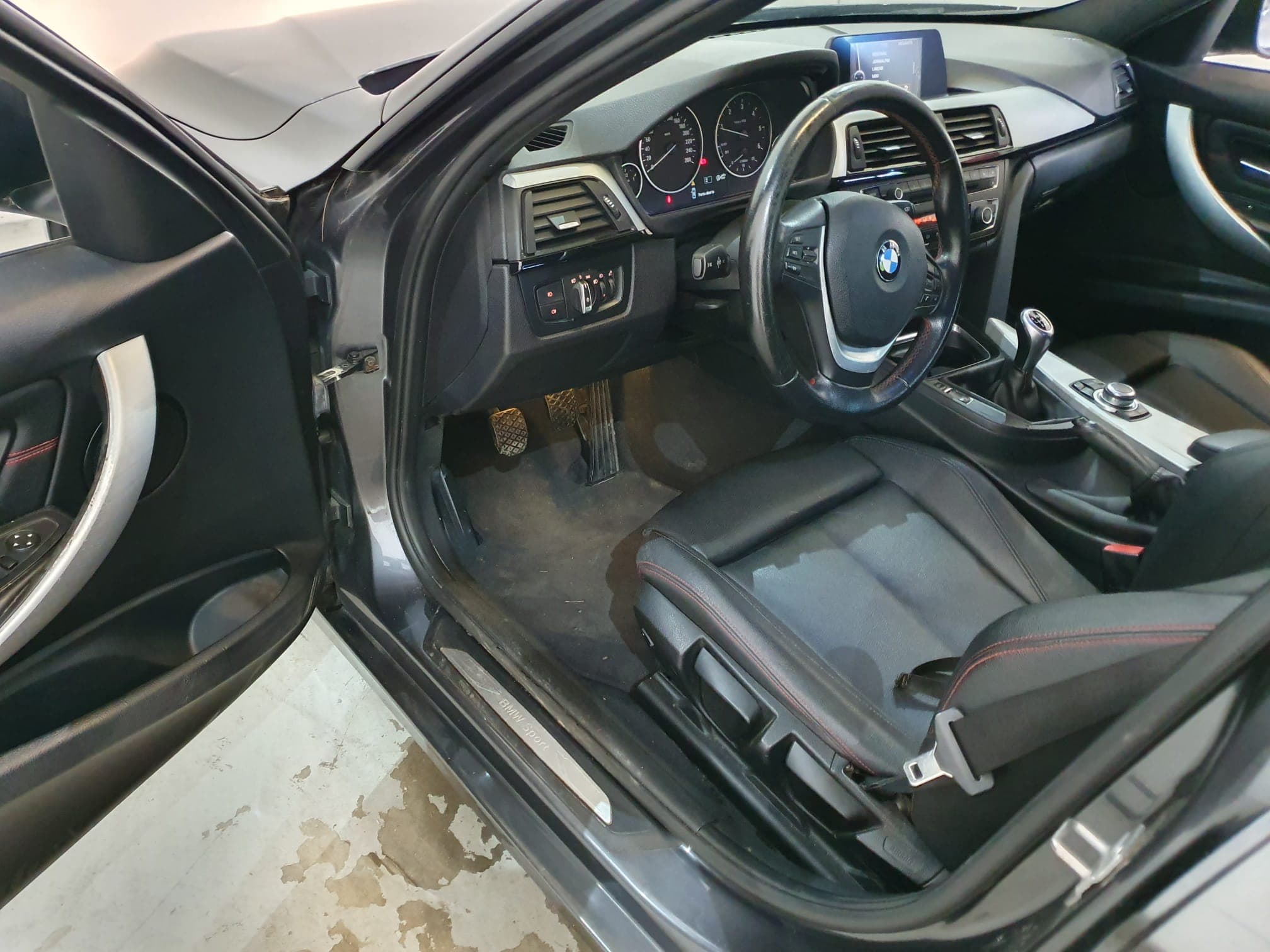 BMW 320D · Ano 2013 — imagem 21