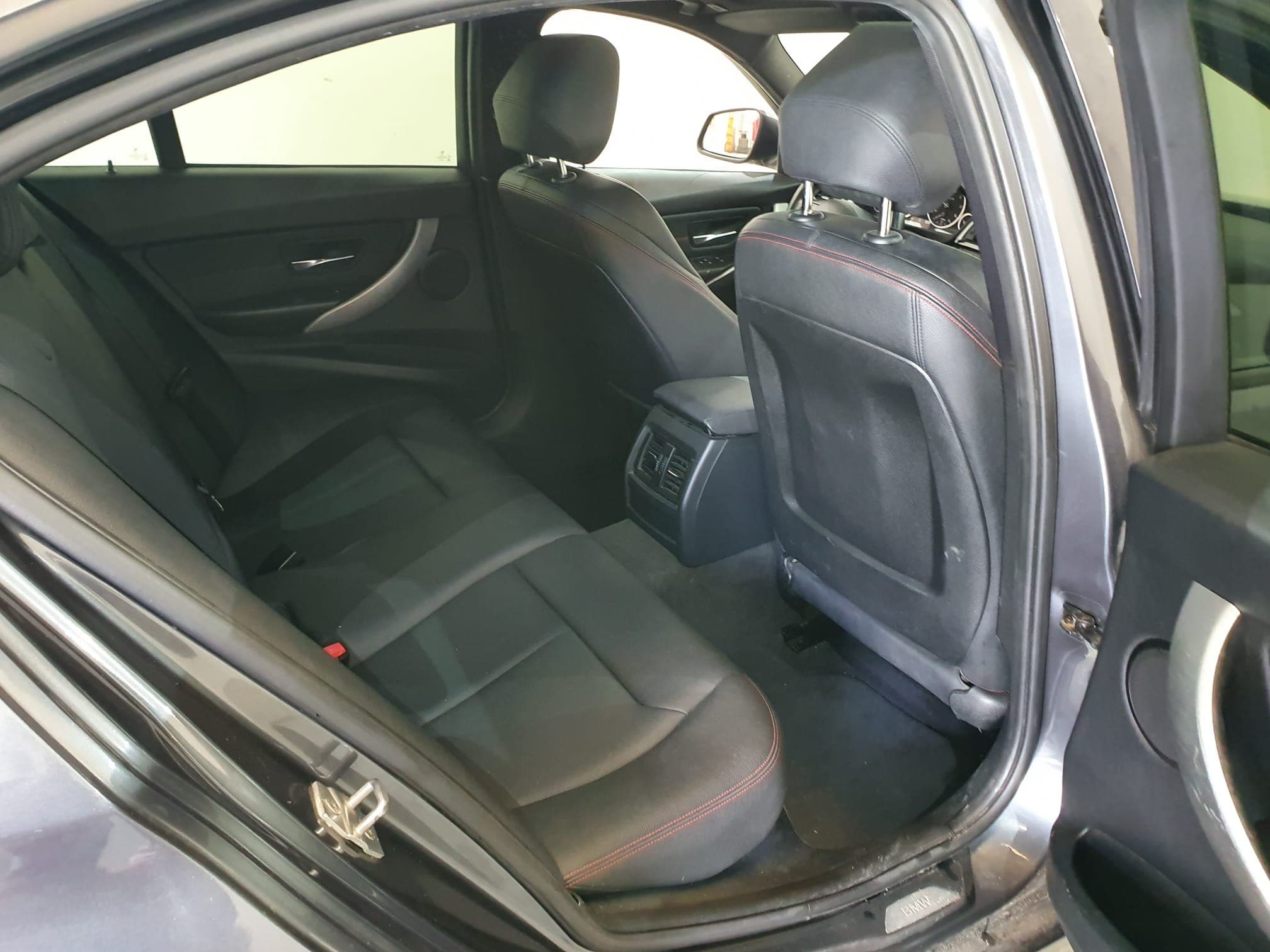 BMW 320D · Ano 2013 — imagem 29