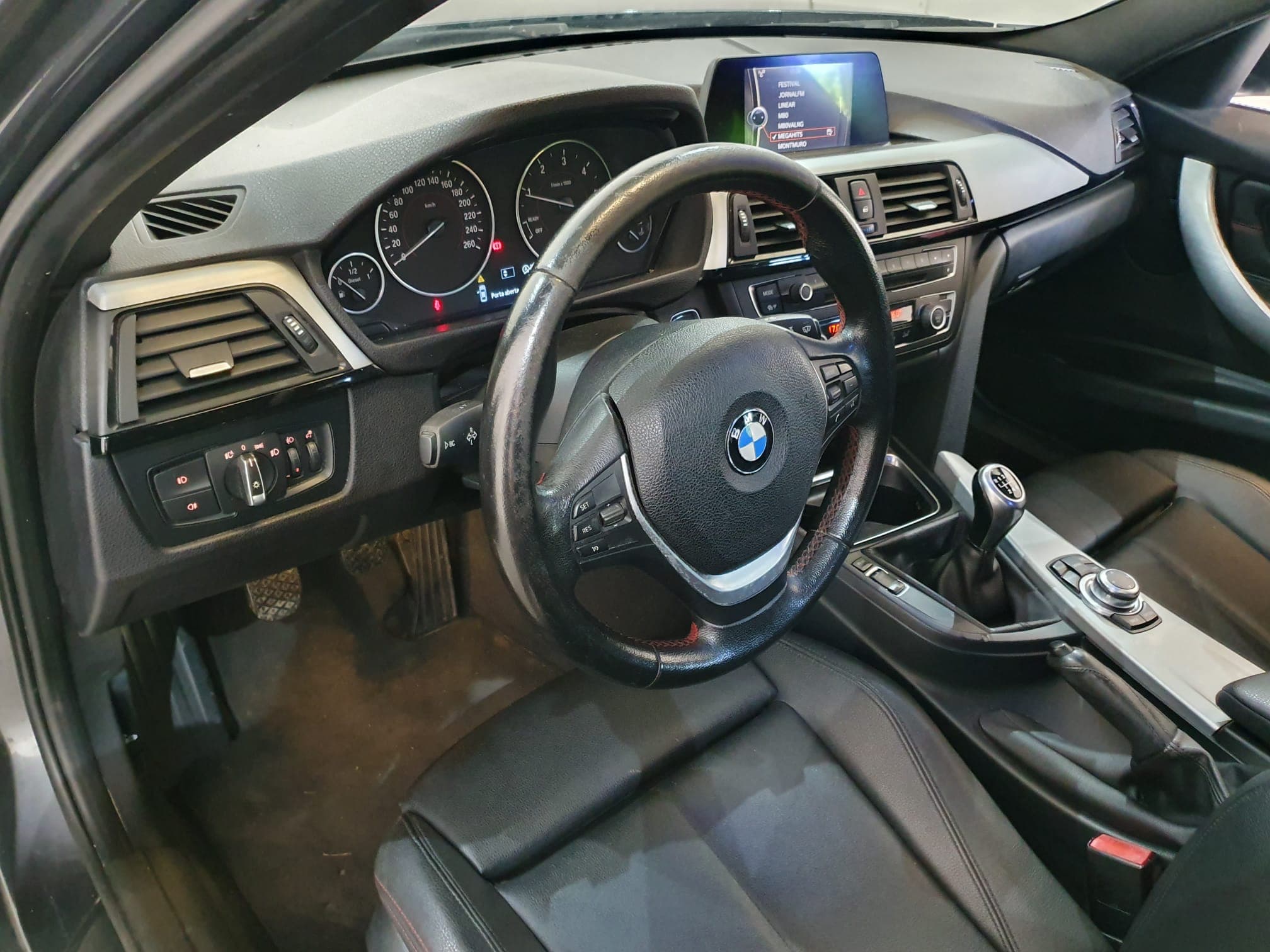 BMW 320D · Ano 2013 — imagem 22