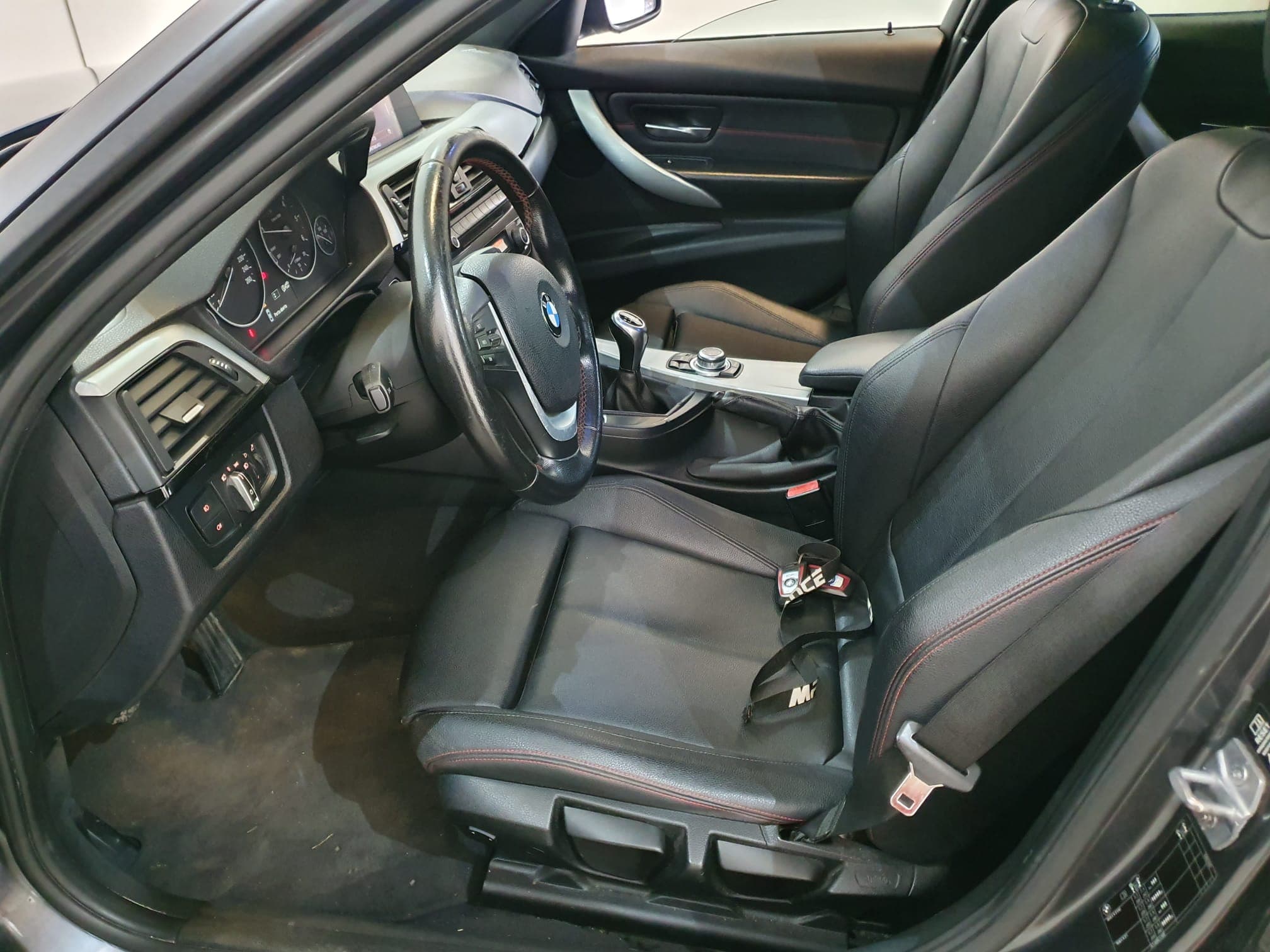 BMW 320D · Ano 2013 — imagem 38