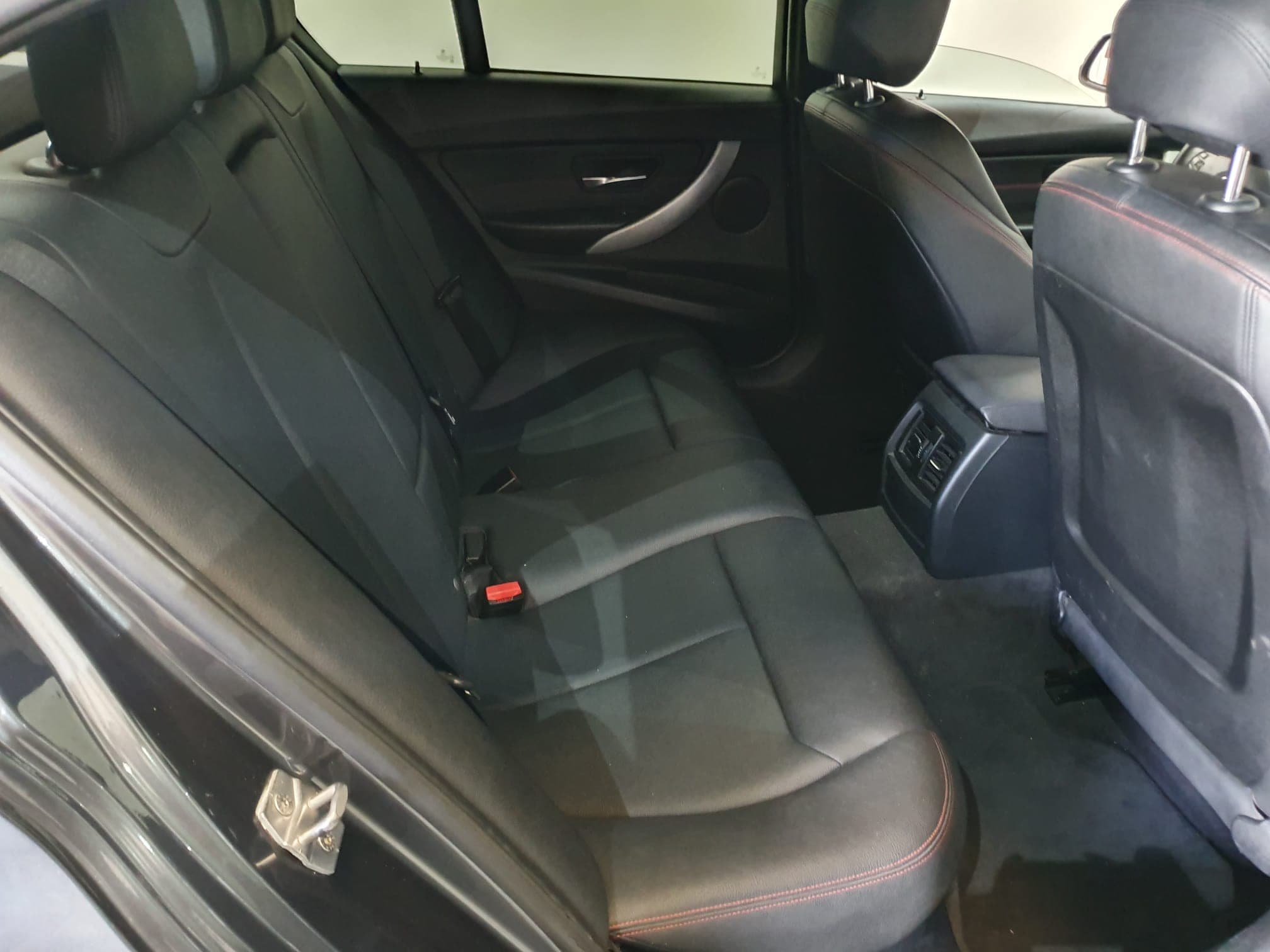 BMW 320D · Ano 2013 — imagem 35