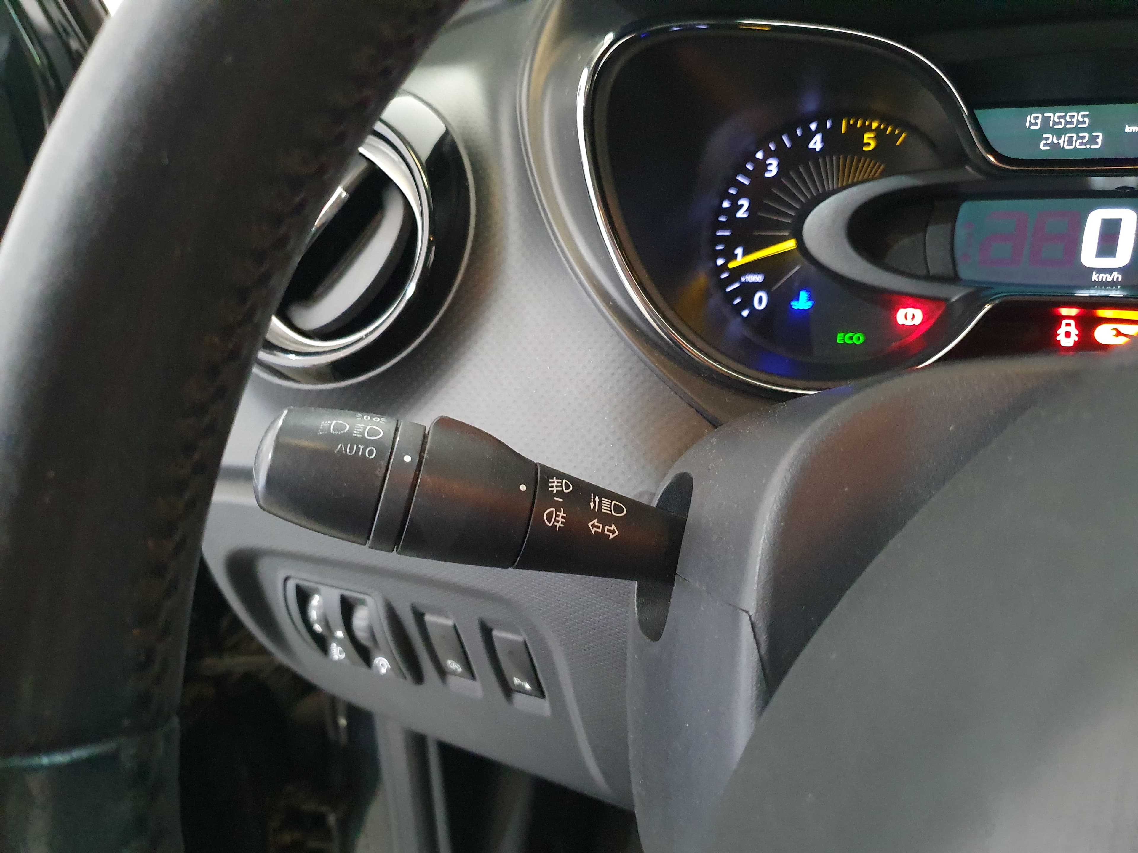 Renault Captur 1.5 DCI · Ano 2014 — imagen 40