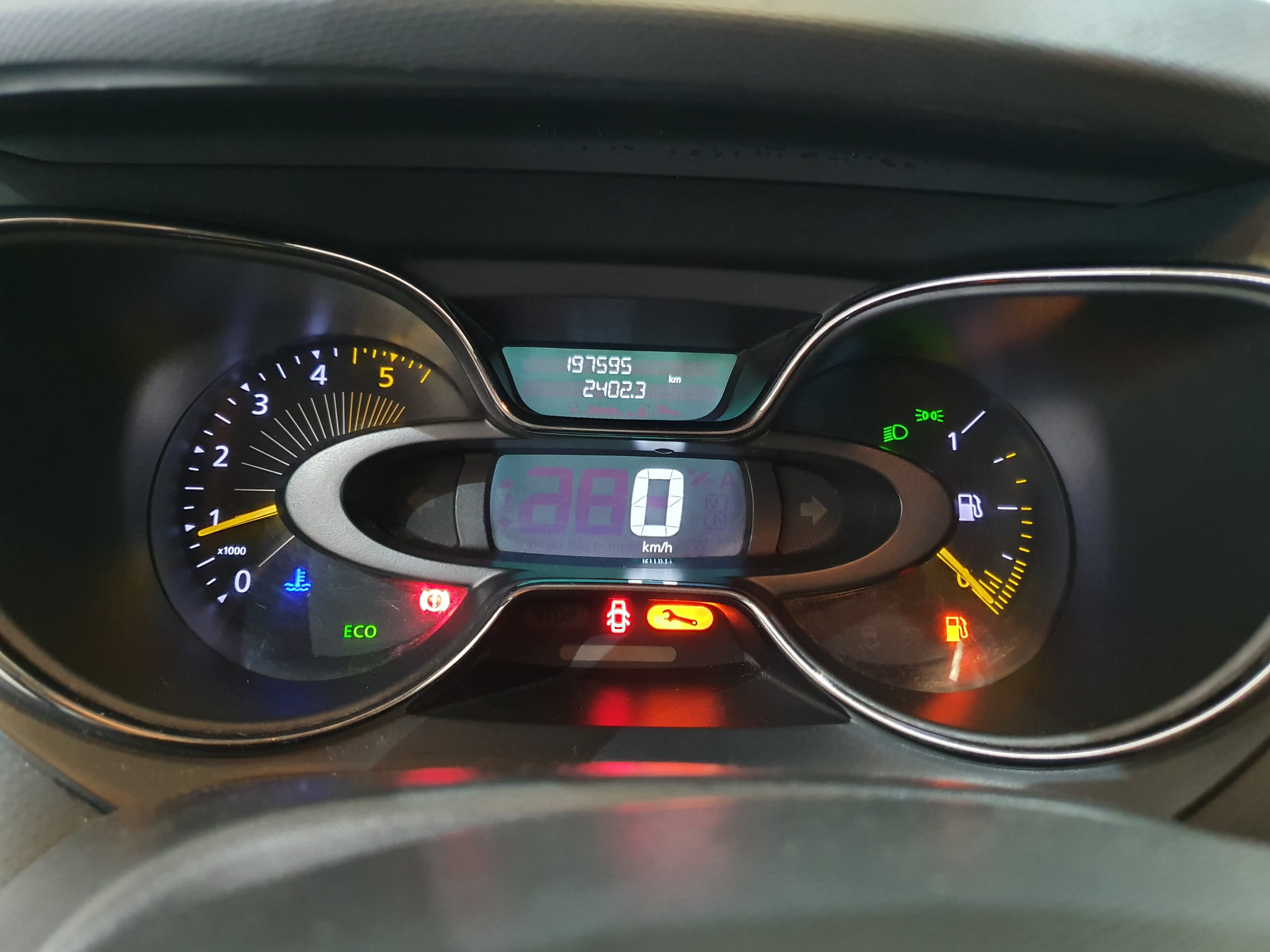 Renault Captur 1.5 DCI · Ano 2014 — imagen 38