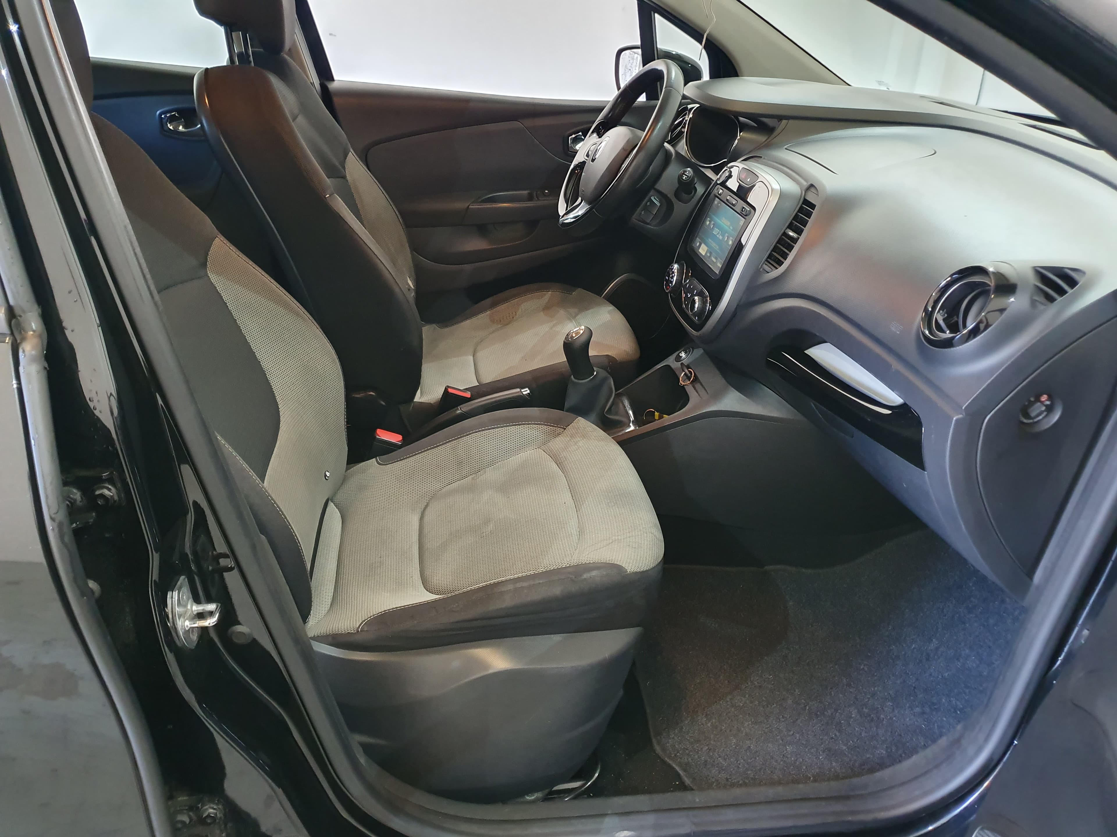 Renault Captur 1.5 DCI · Ano 2014 — imagen 25