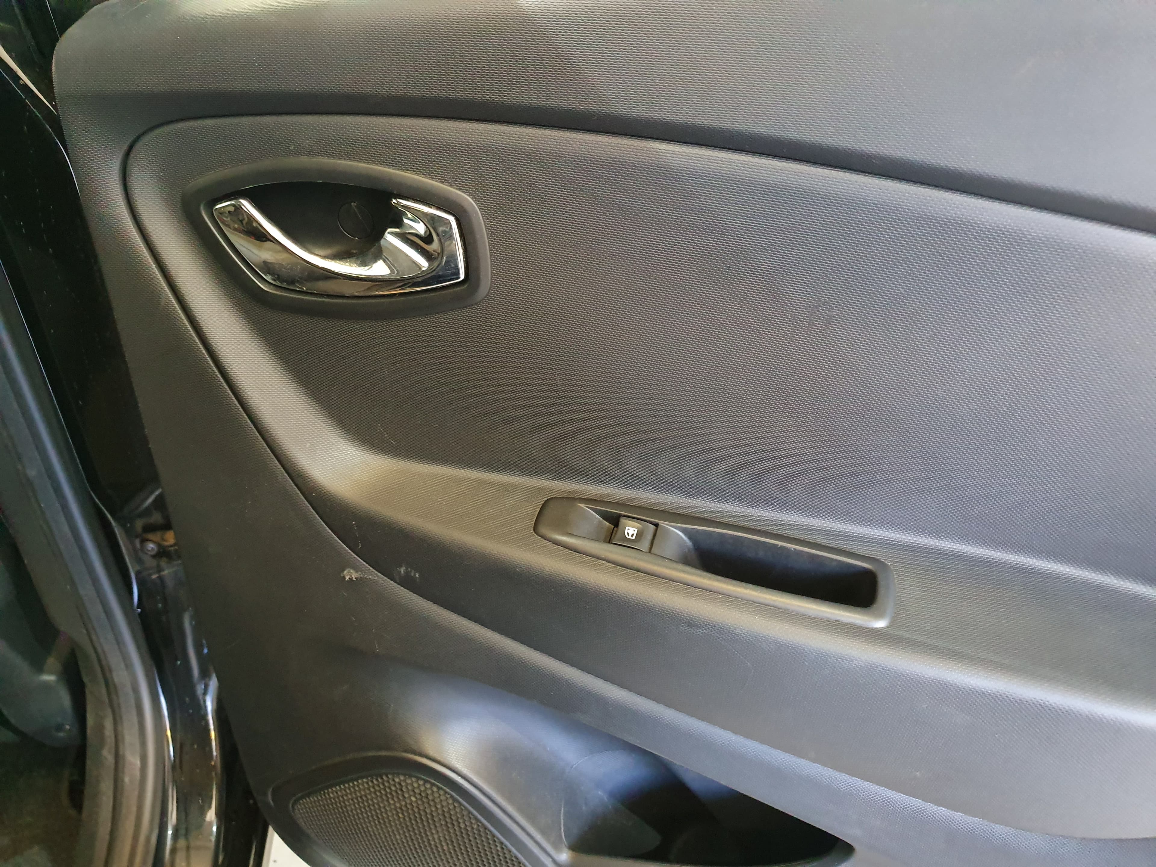 Renault Captur 1.5 DCI · Ano 2014 — imagen 21