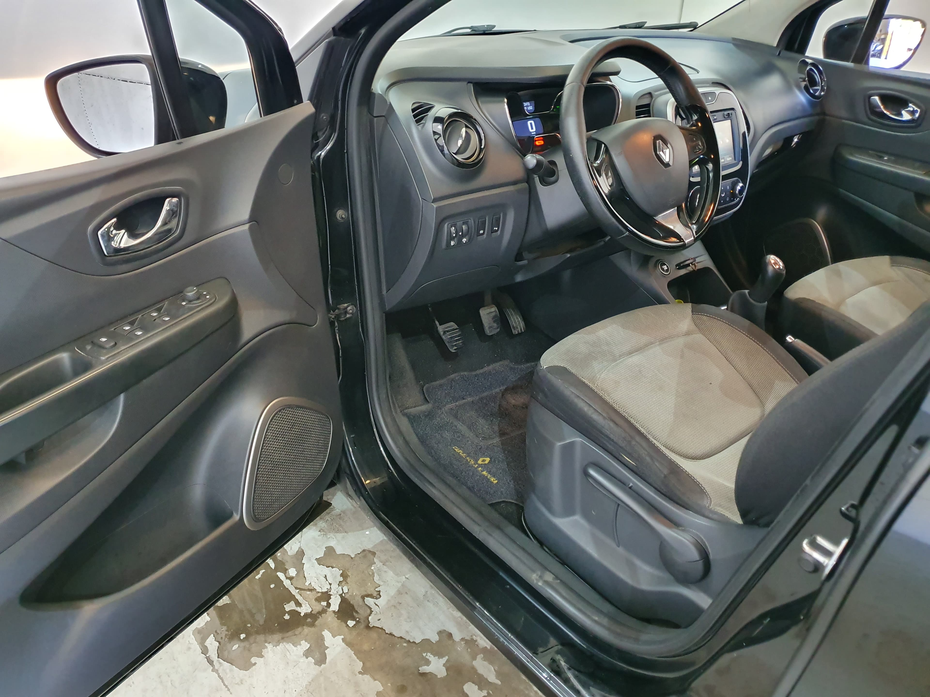 Renault Captur 1.5 DCI · Ano 2014 — imagen 29