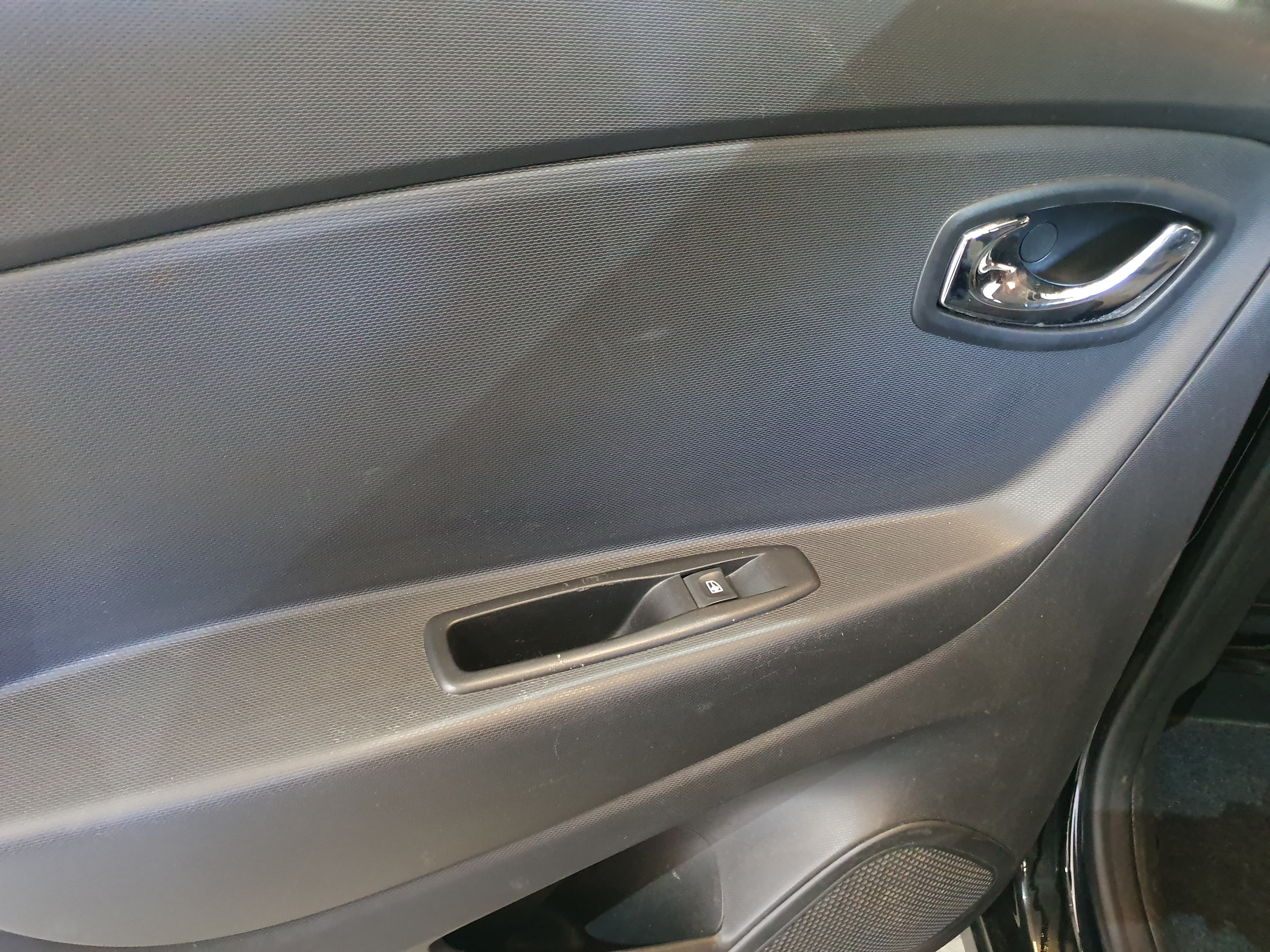 Renault Captur 1.5 DCI · Ano 2014 — imagen 27