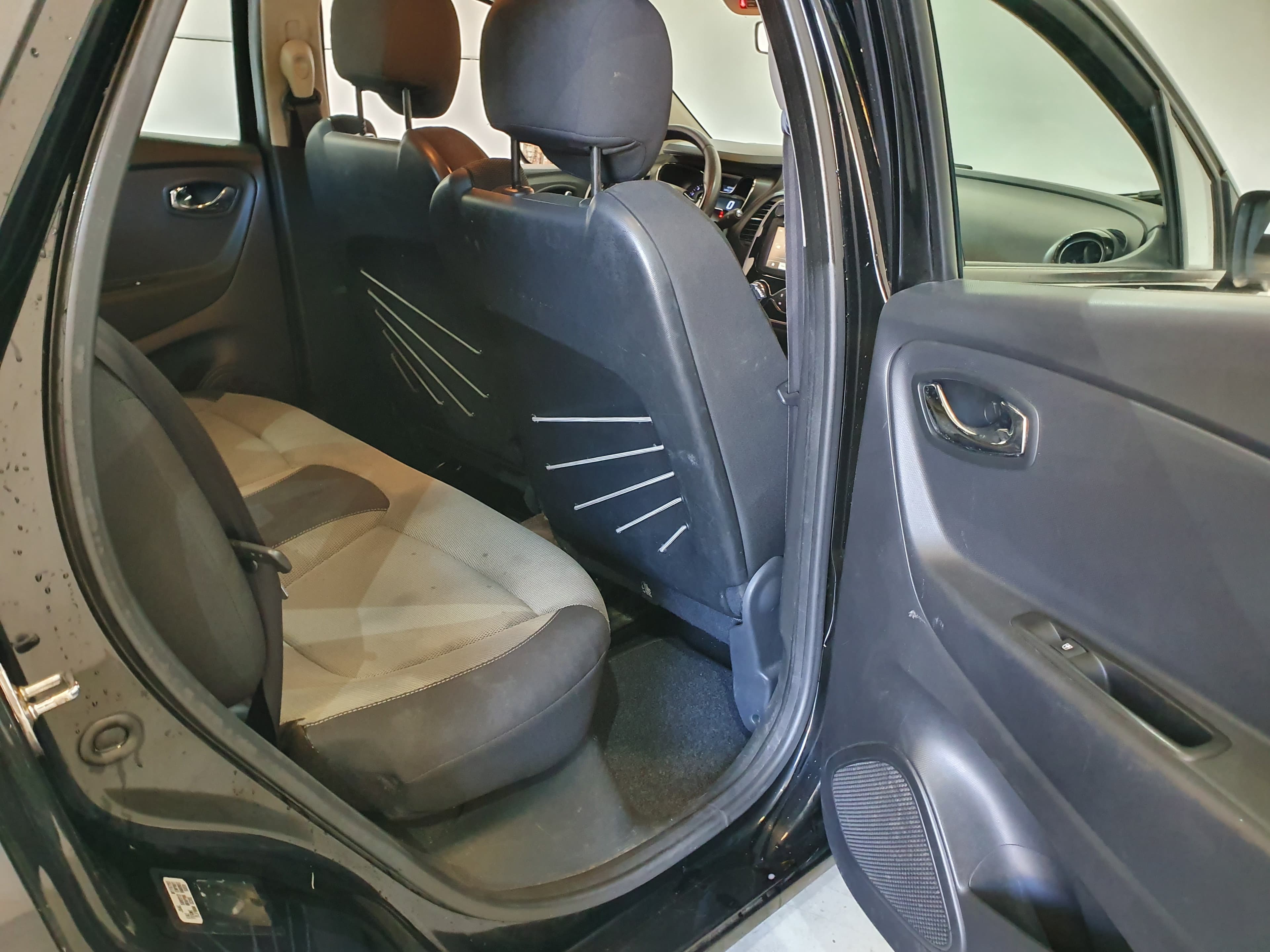 Renault Captur 1.5 DCI · Ano 2014 — imagen 20