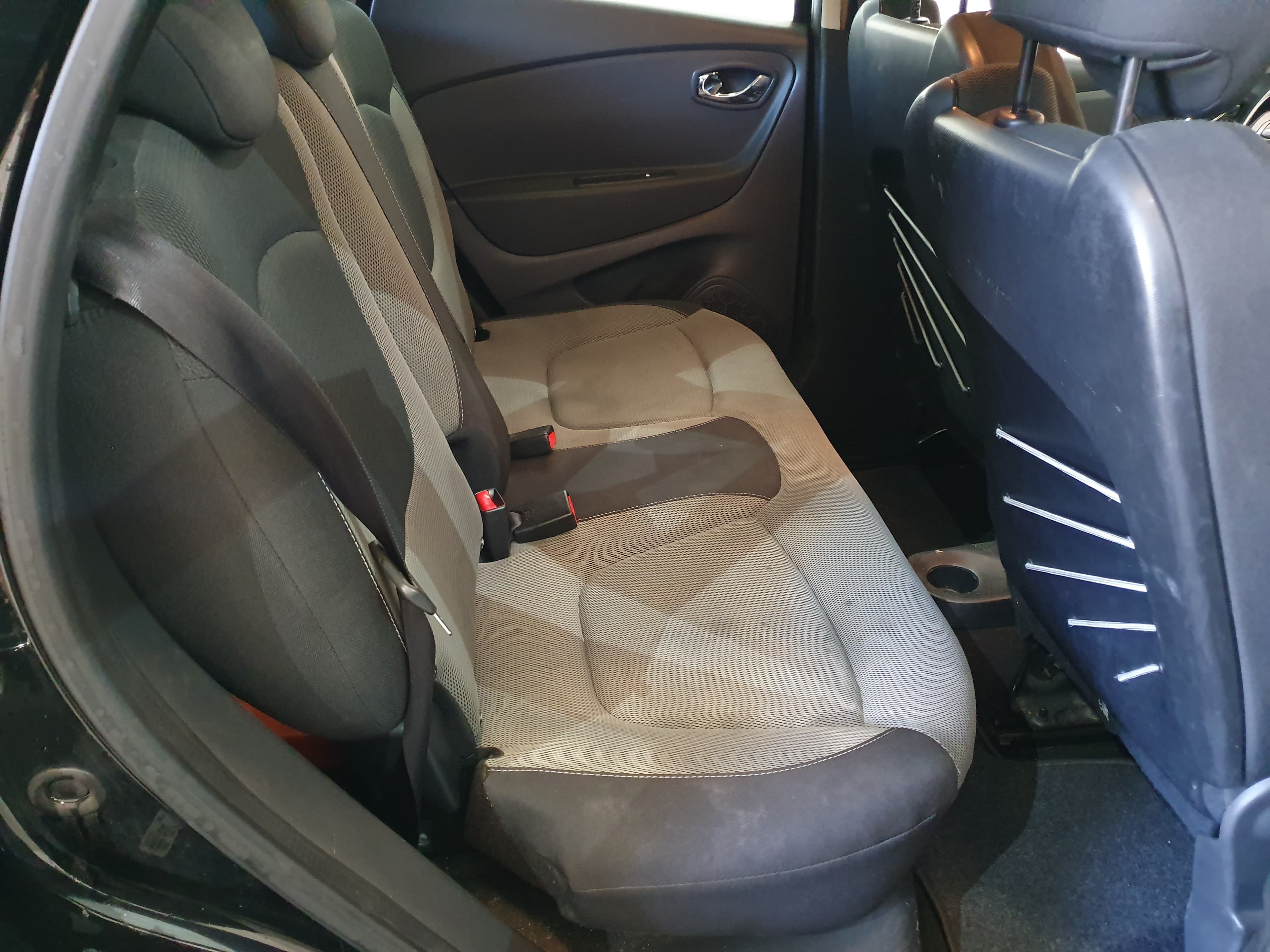 Renault Captur 1.5 DCI · Ano 2014 — imagen 22