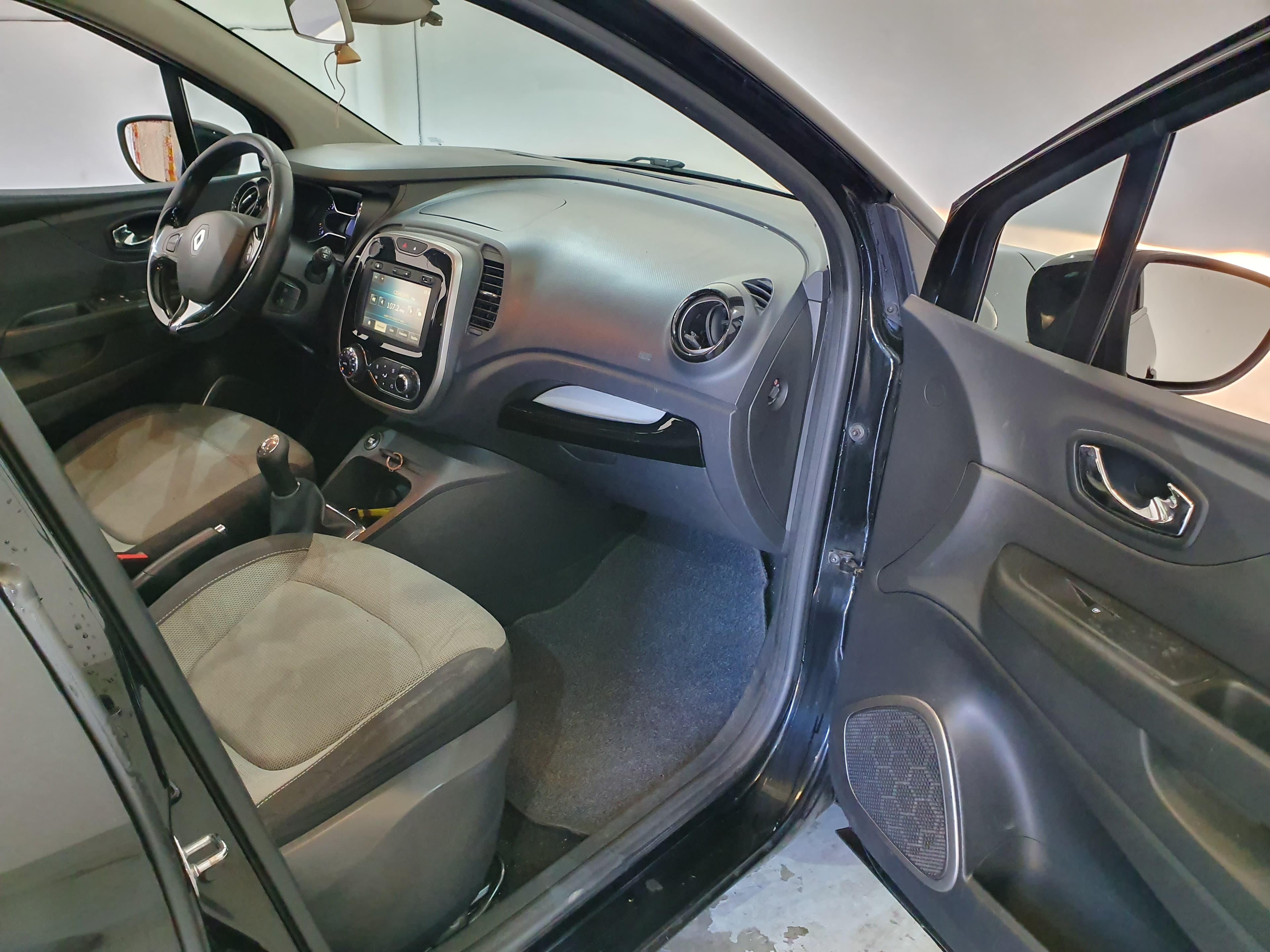 Renault Captur 1.5 DCI · Ano 2014 — imagen 23