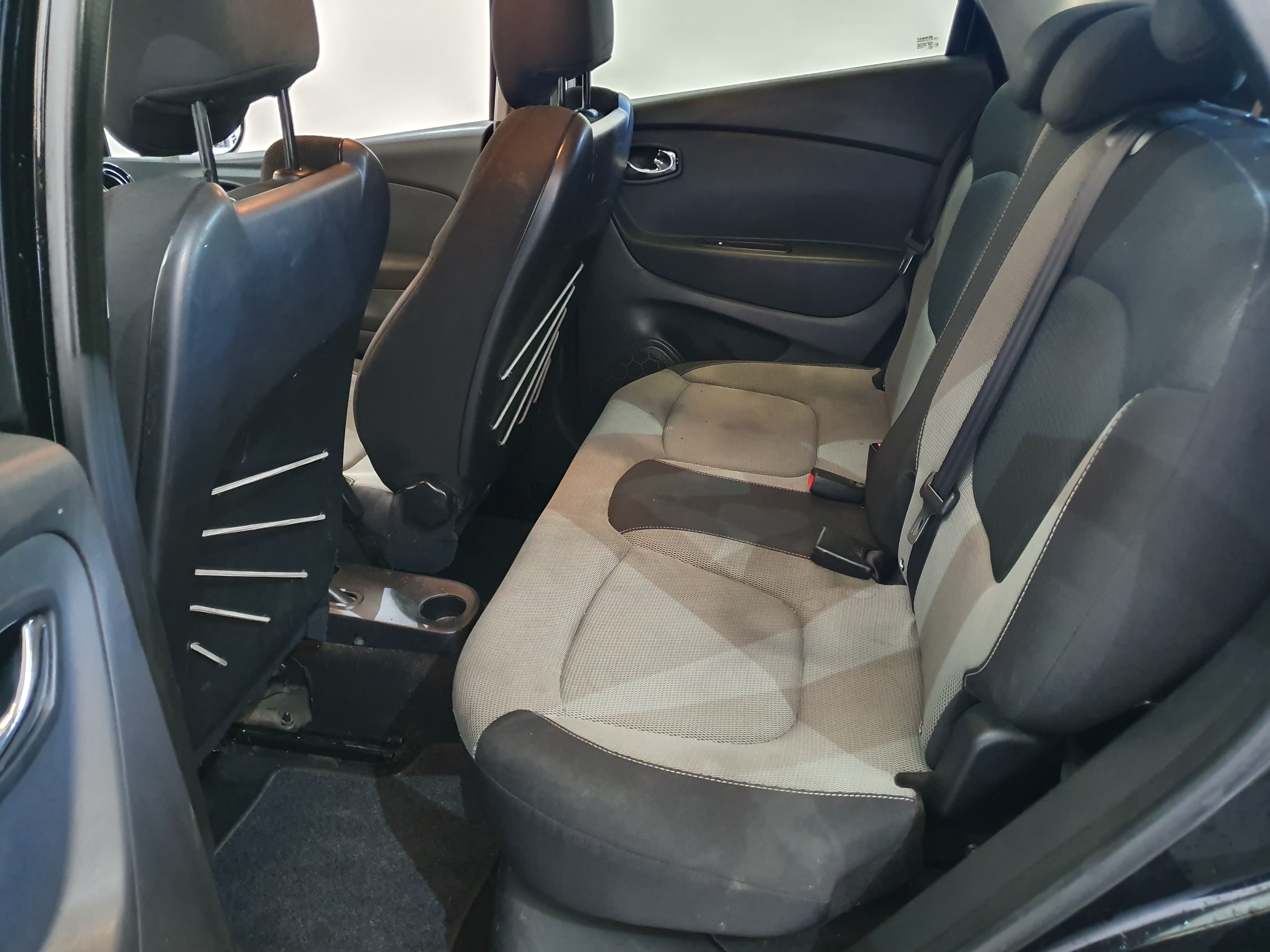 Renault Captur 1.5 DCI · Ano 2014 — imagen 28