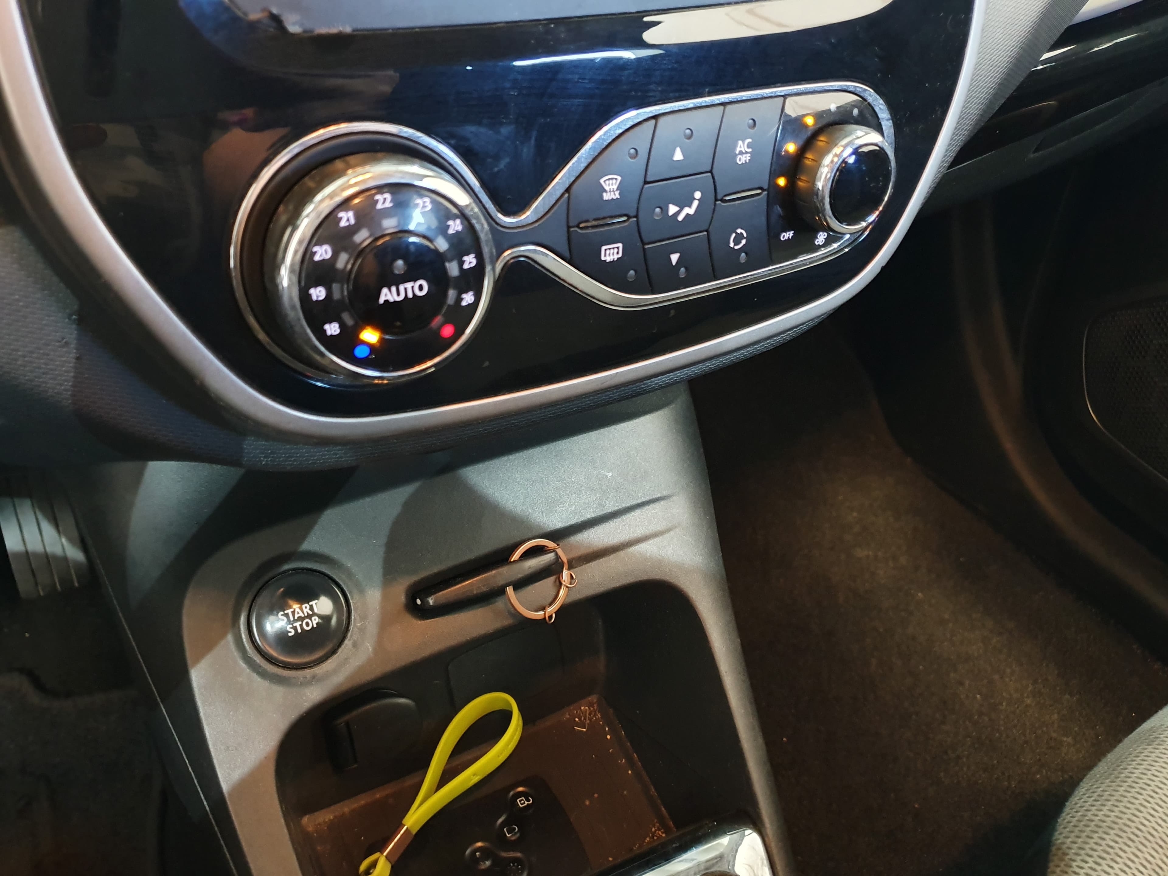 Renault Captur 1.5 DCI · Ano 2014 — imagen 35