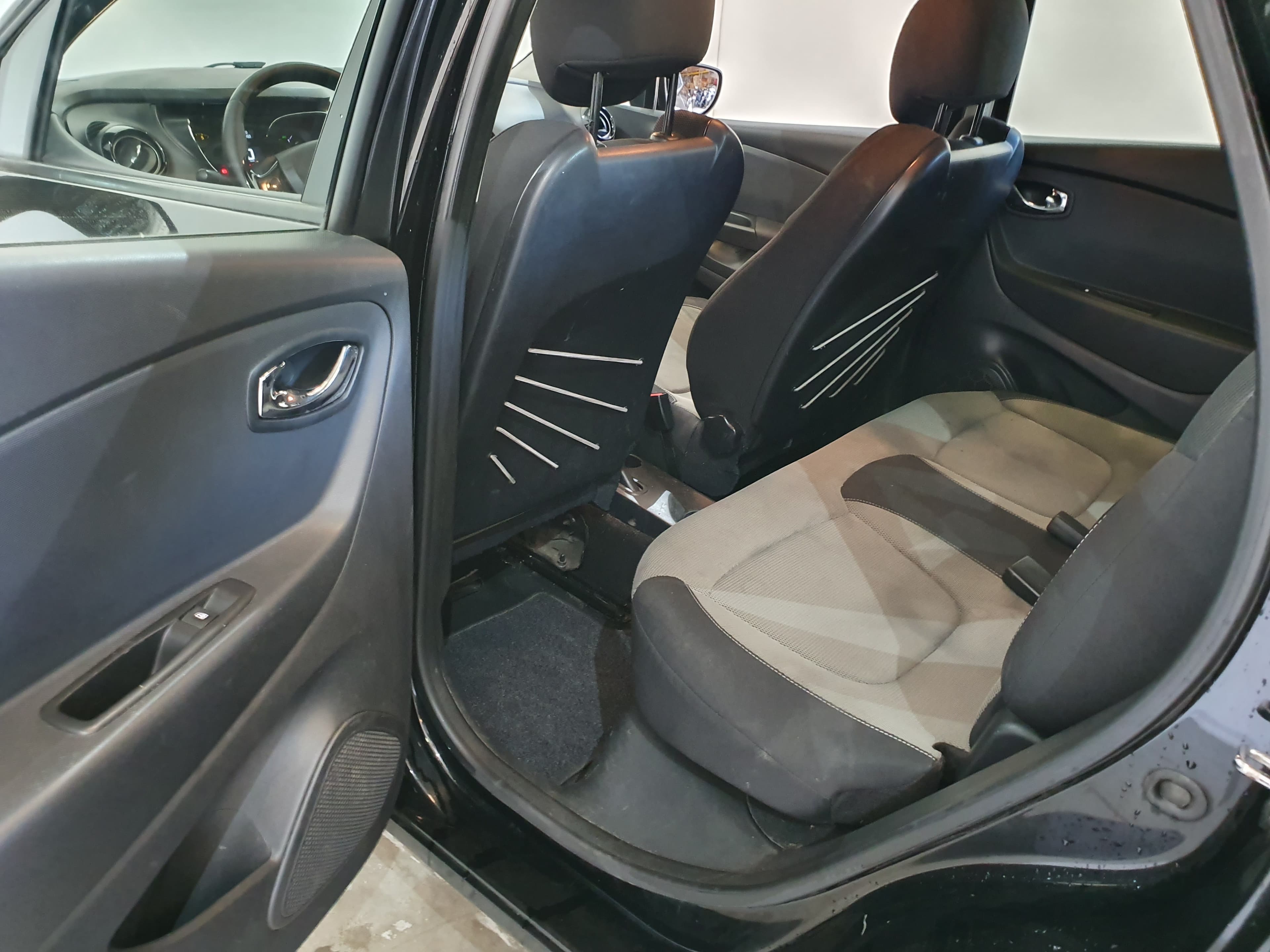 Renault Captur 1.5 DCI · Ano 2014 — imagen 26