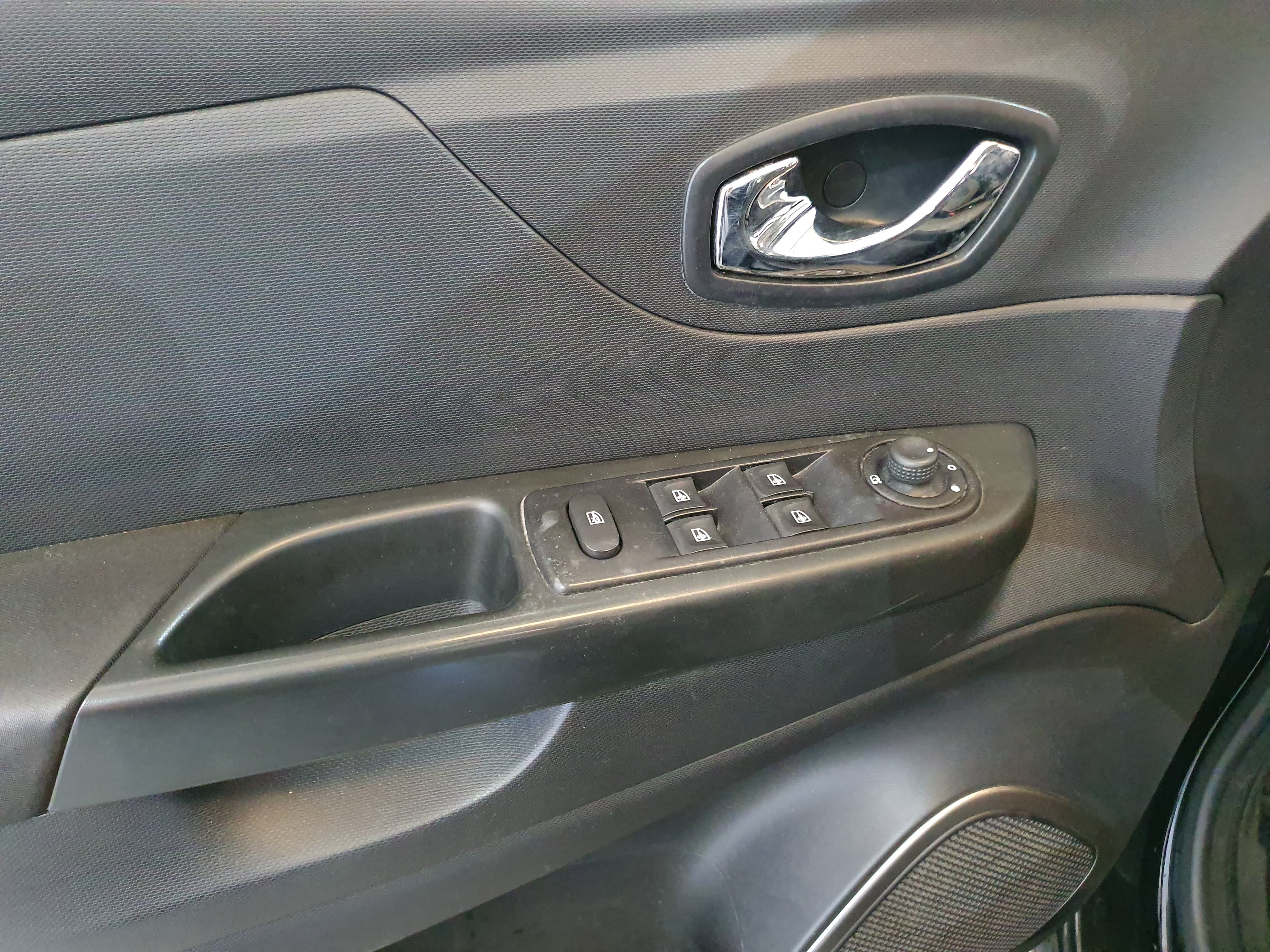 Renault Captur 1.5 DCI · Ano 2014 — imagen 30