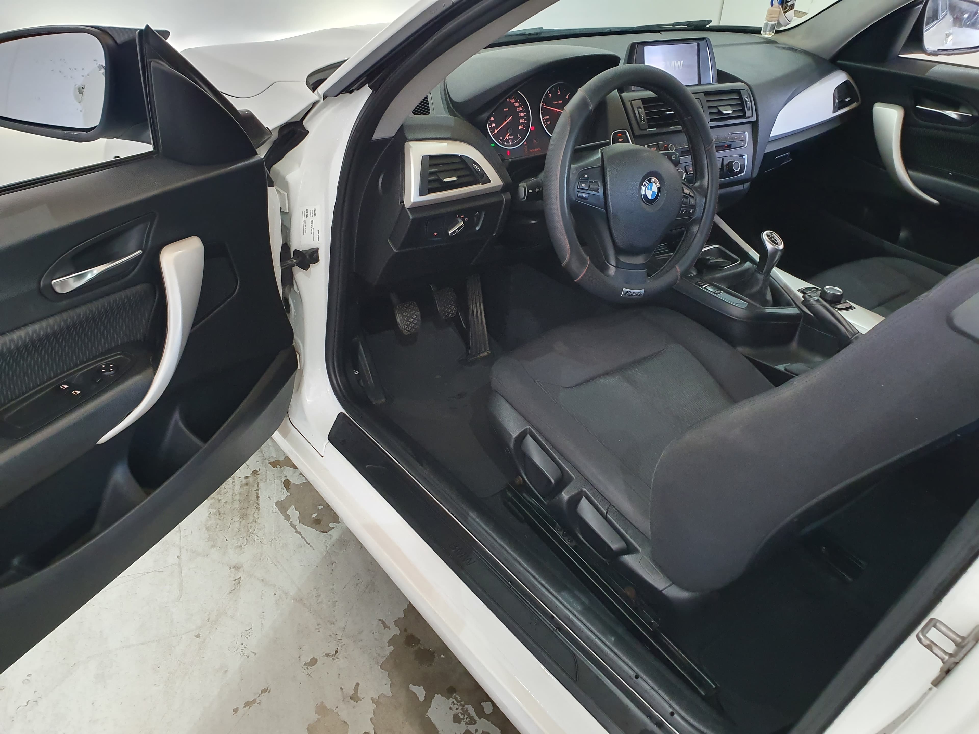 BMW 220D Coupé · Ano 2014 — imagem 22