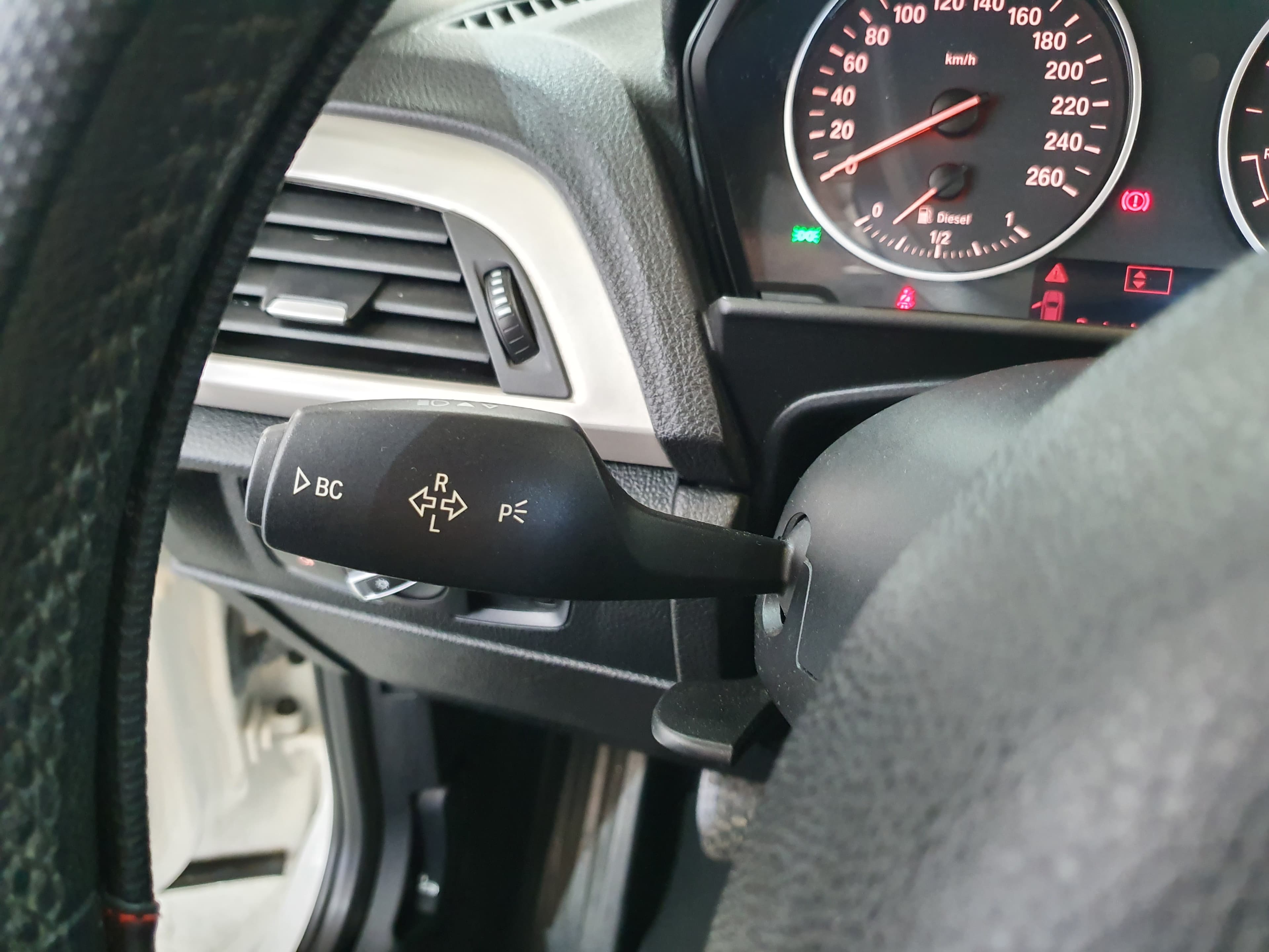 BMW 220D Coupé · Ano 2014 — imagem 34