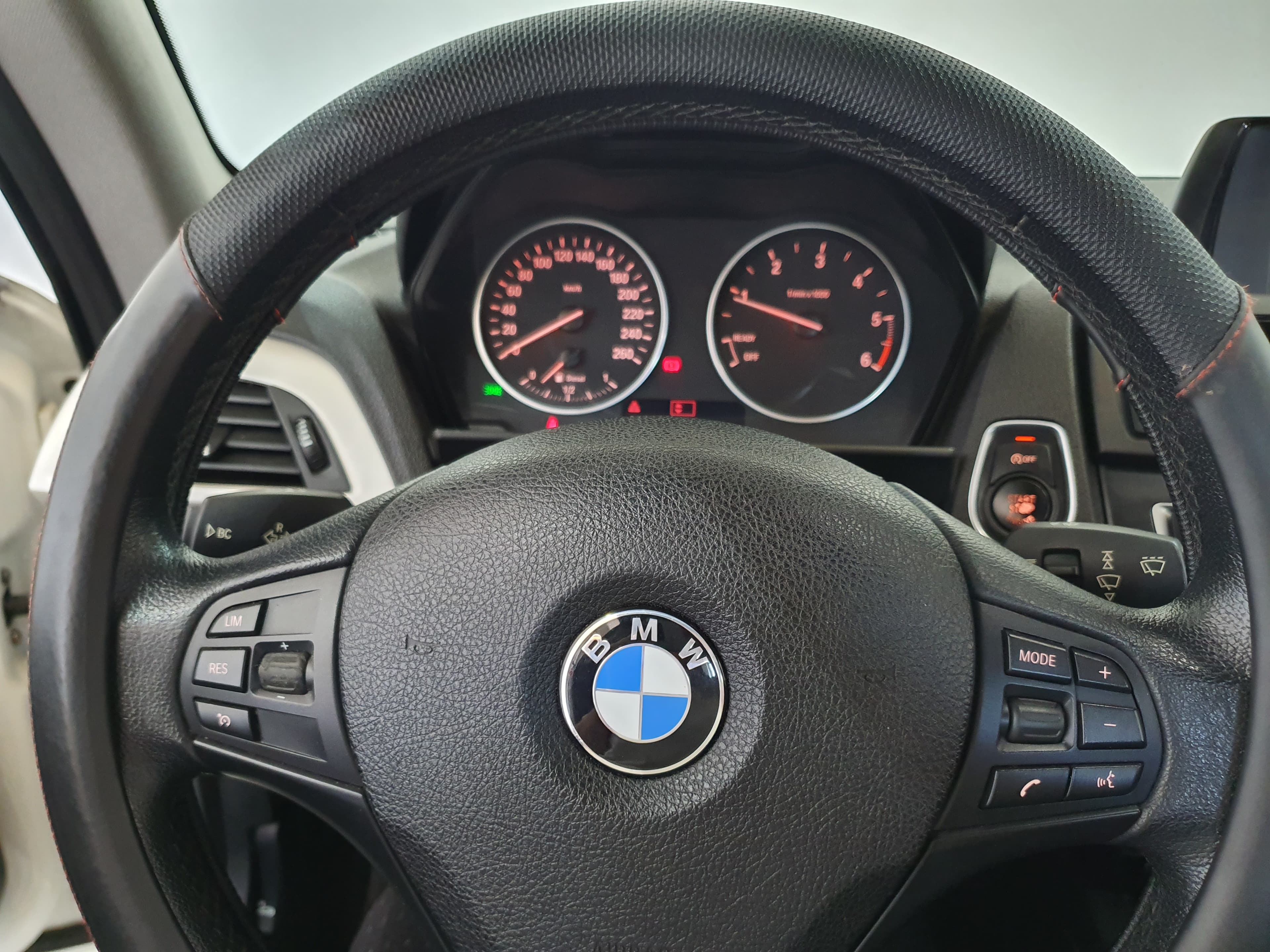 BMW 220D Coupé · Ano 2014 — imagem 32