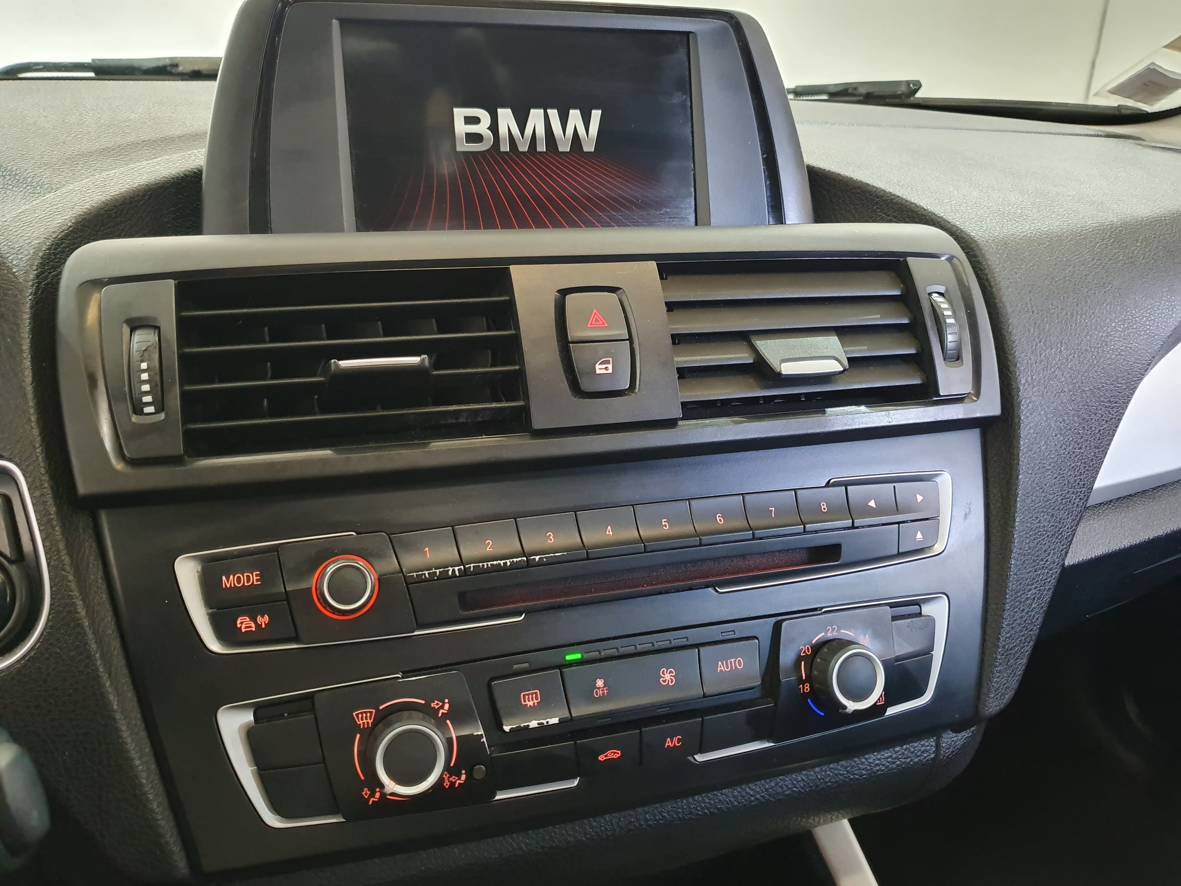 BMW 220D Coupé · Ano 2014 — imagem 29