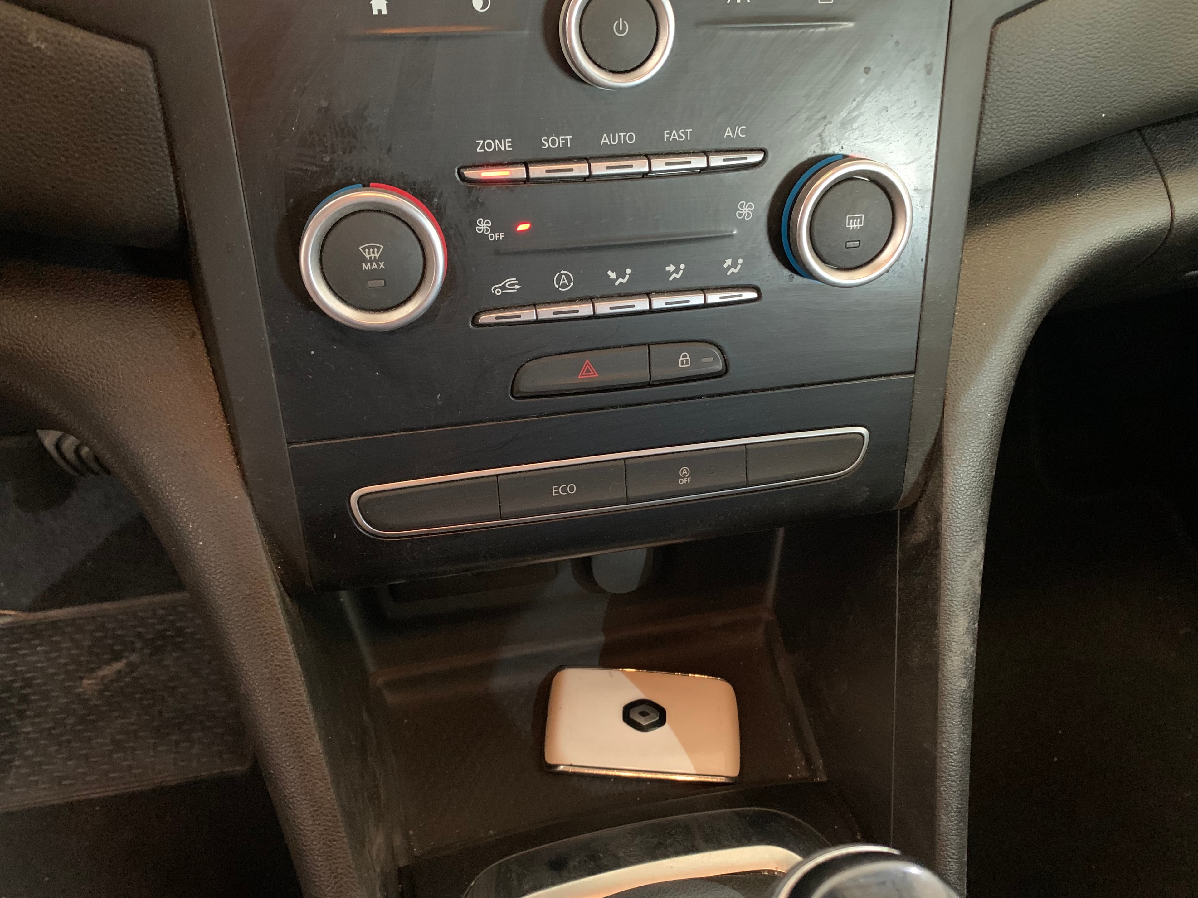 Renault Mégane 1.5 · Ano 2016 — imagem 37