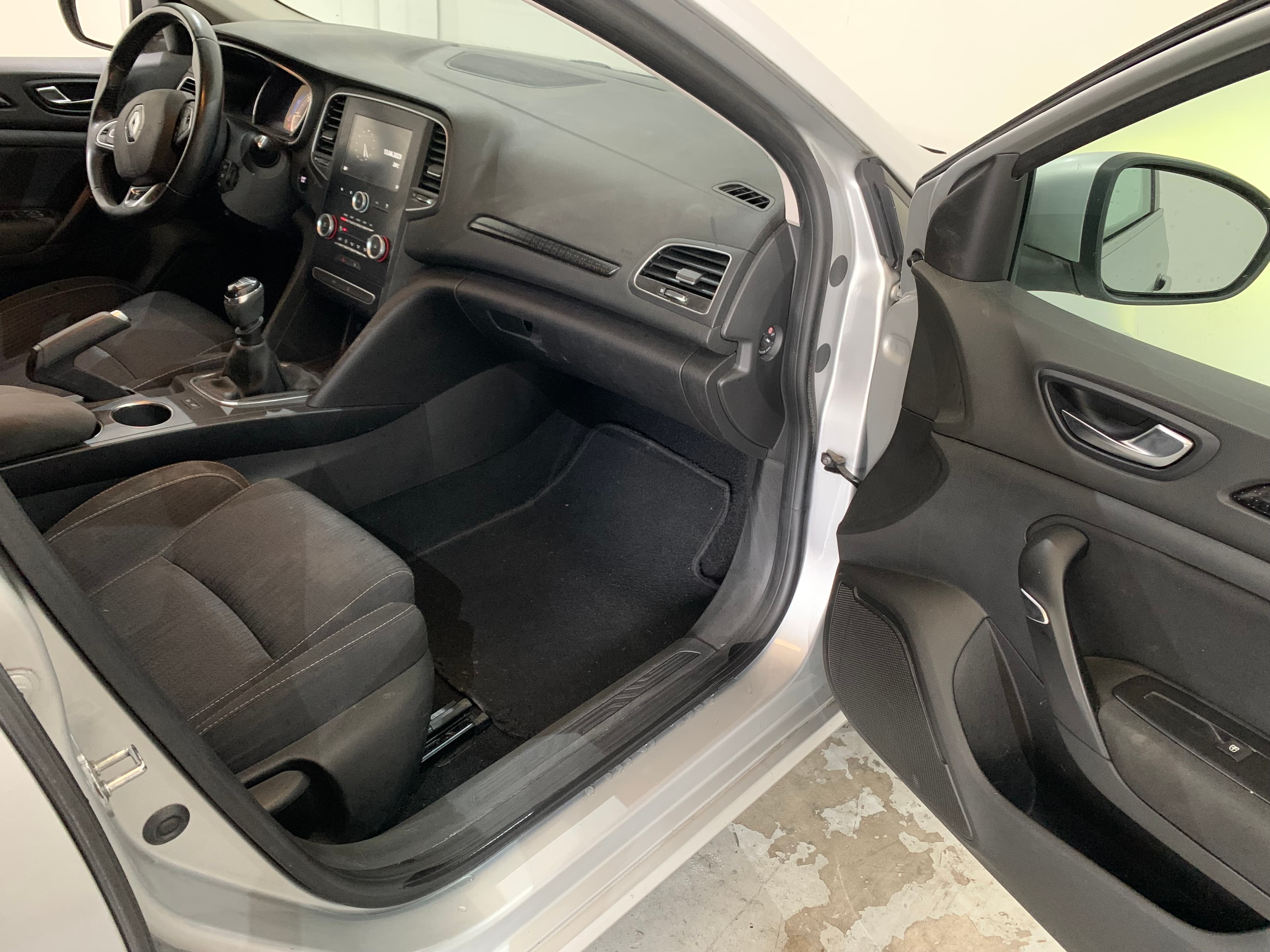 Renault Mégane 1.5 · Ano 2016 — imagem 27