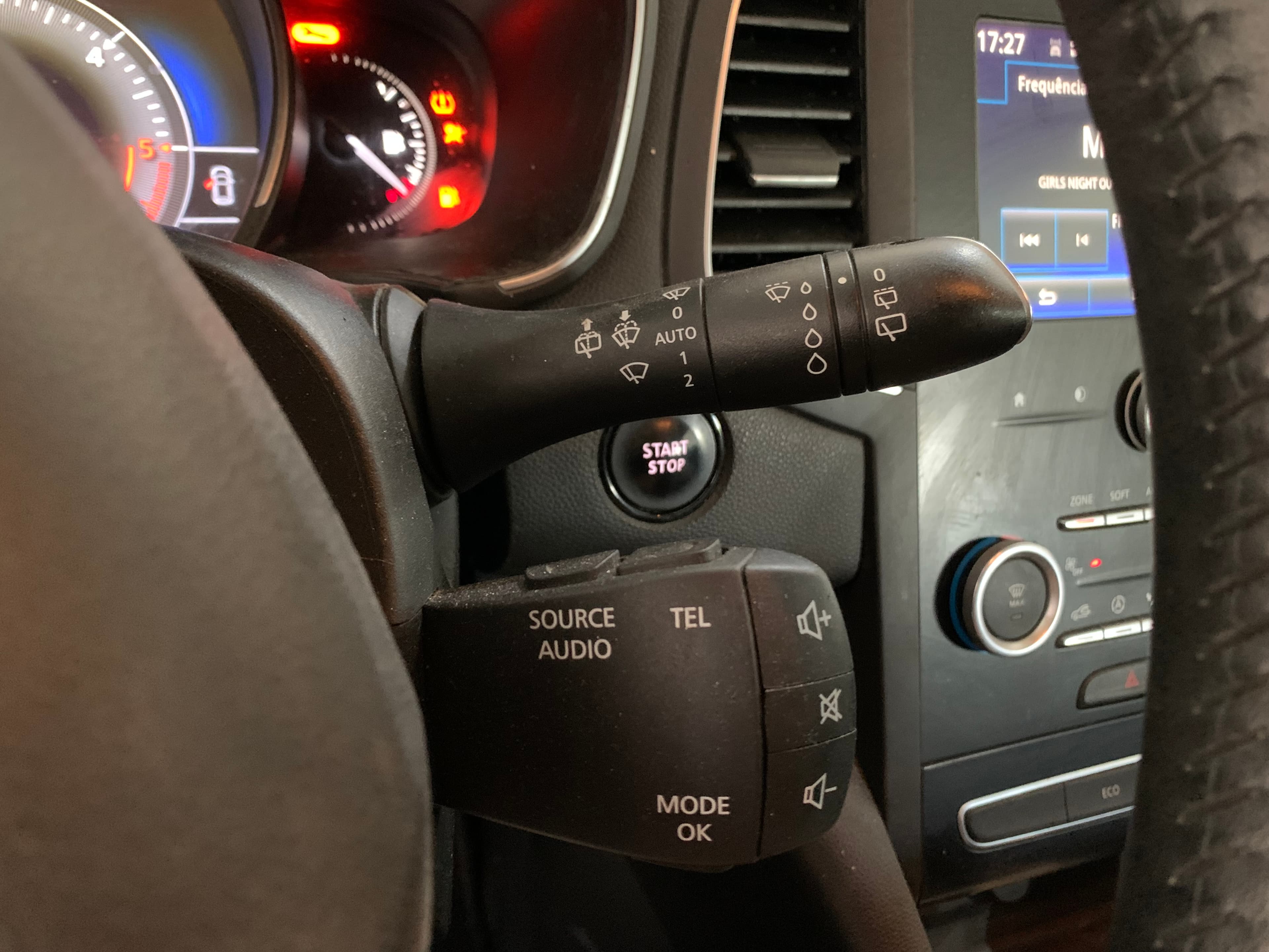 Renault Mégane 1.5 · Ano 2016 — imagem 41