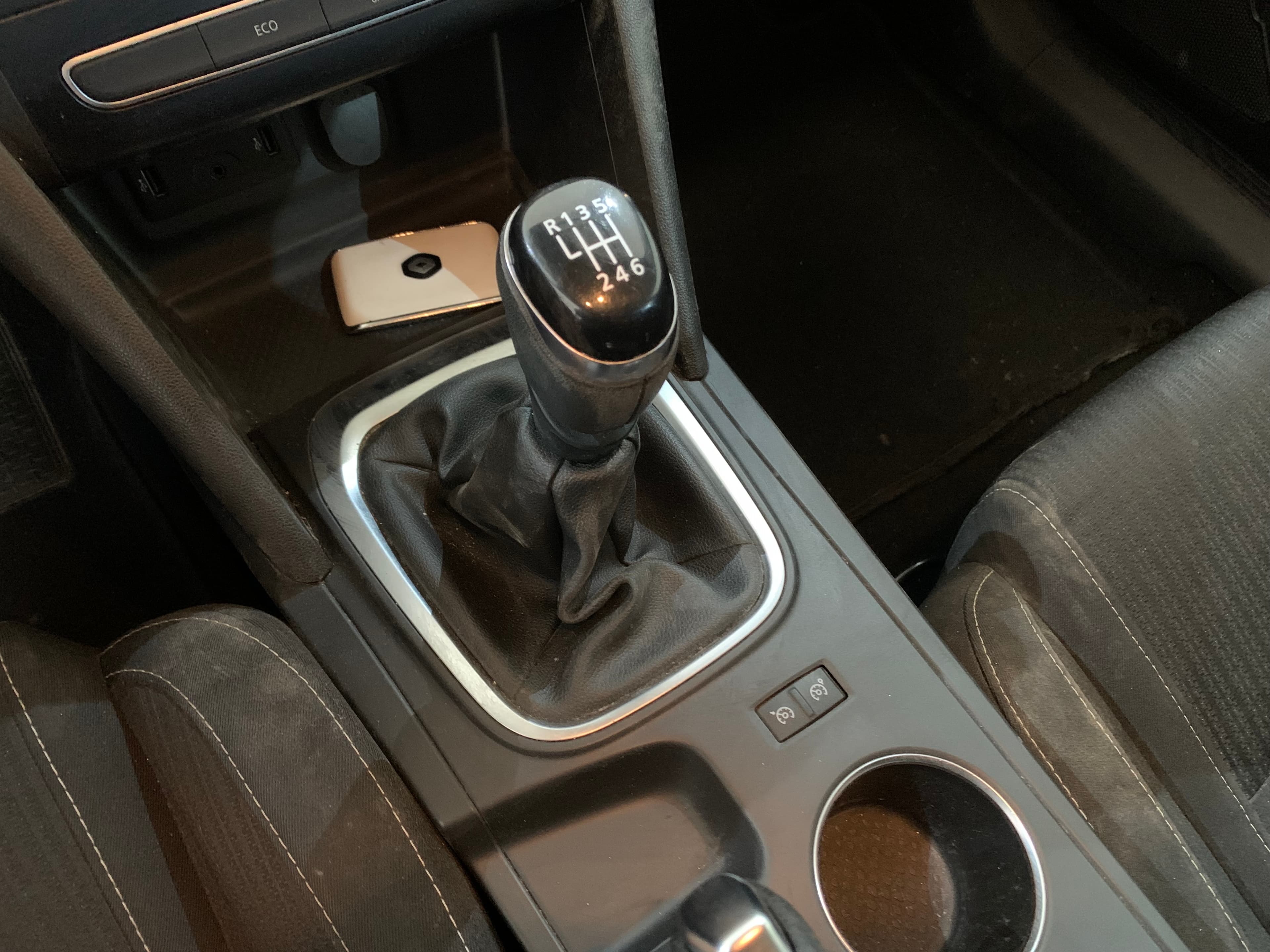 Renault Mégane 1.5 · Ano 2016 — imagem 38