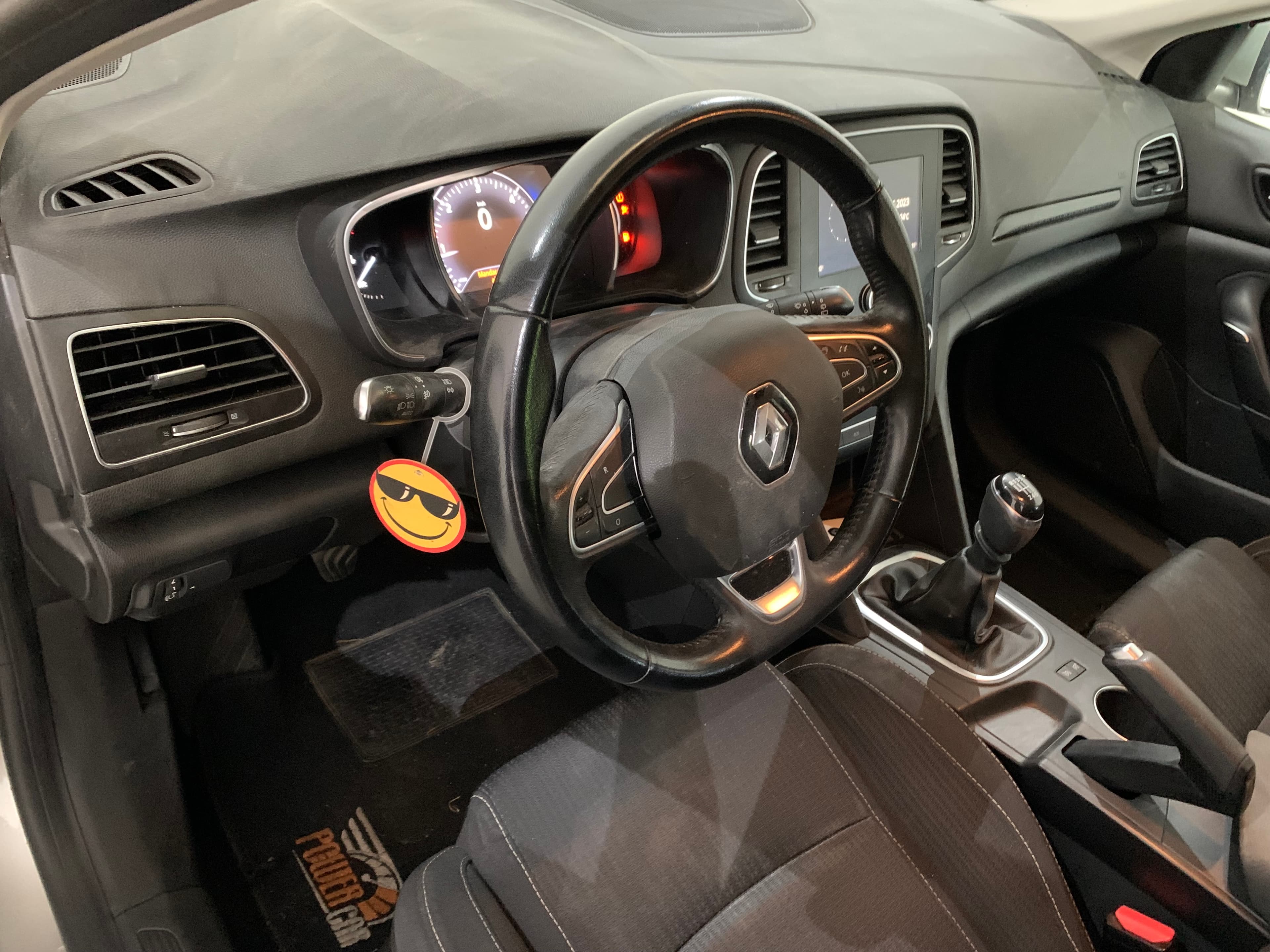 Renault Mégane 1.5 · Ano 2016 — imagem 34