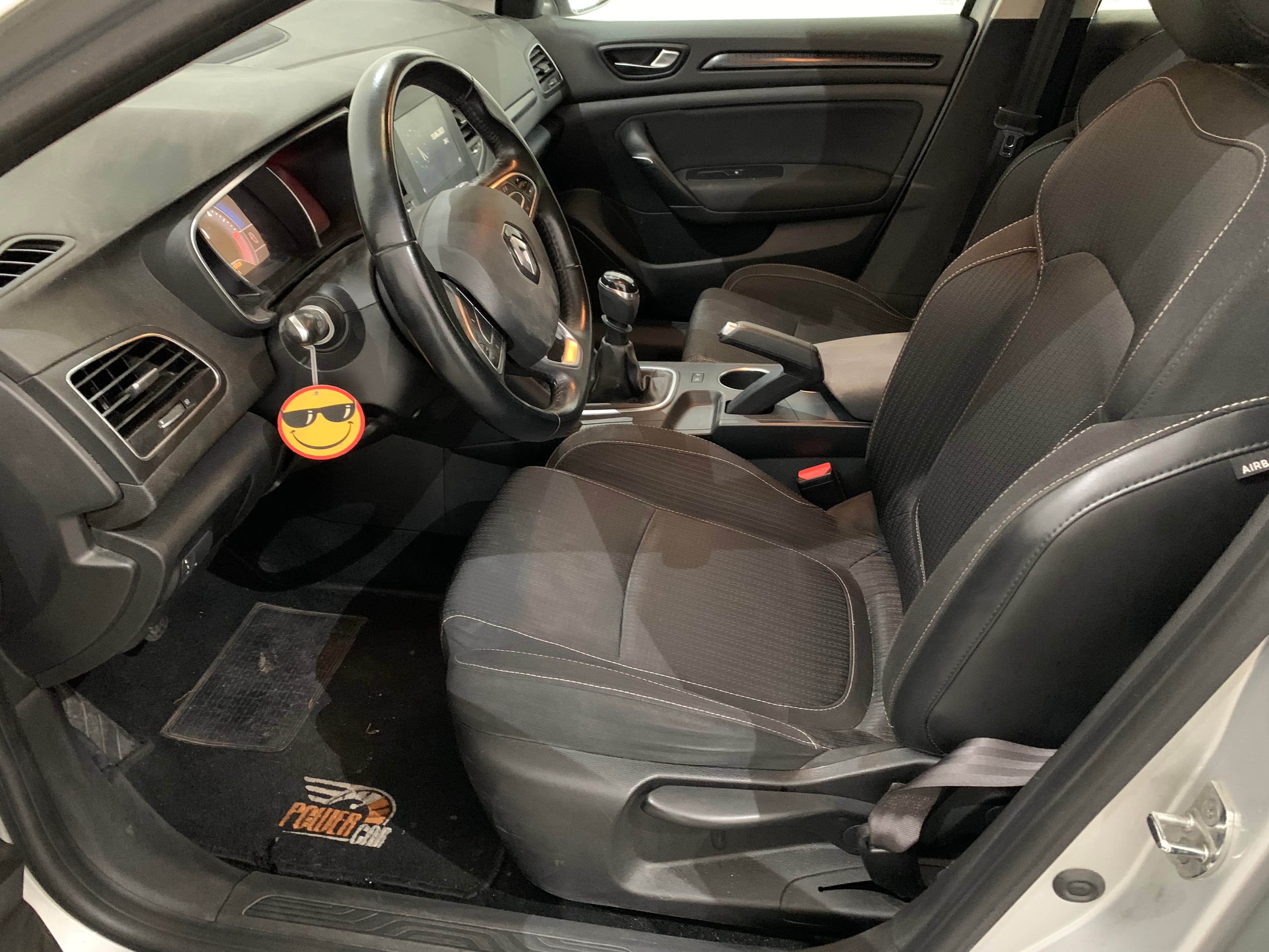 Renault Mégane 1.5 · Ano 2016 — imagem 32